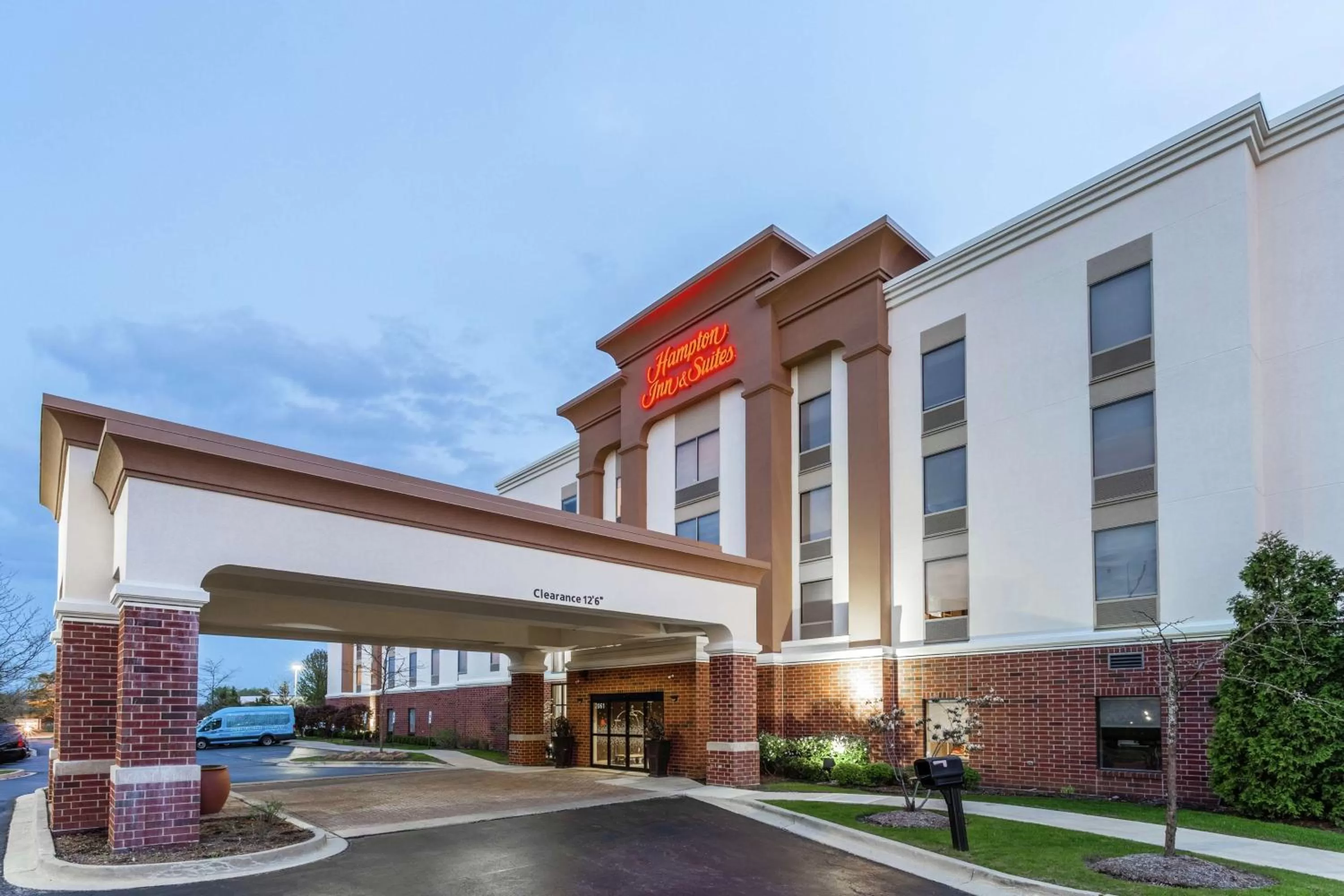 Property building in Hampton Inn & Suites Chicago - Libertyville