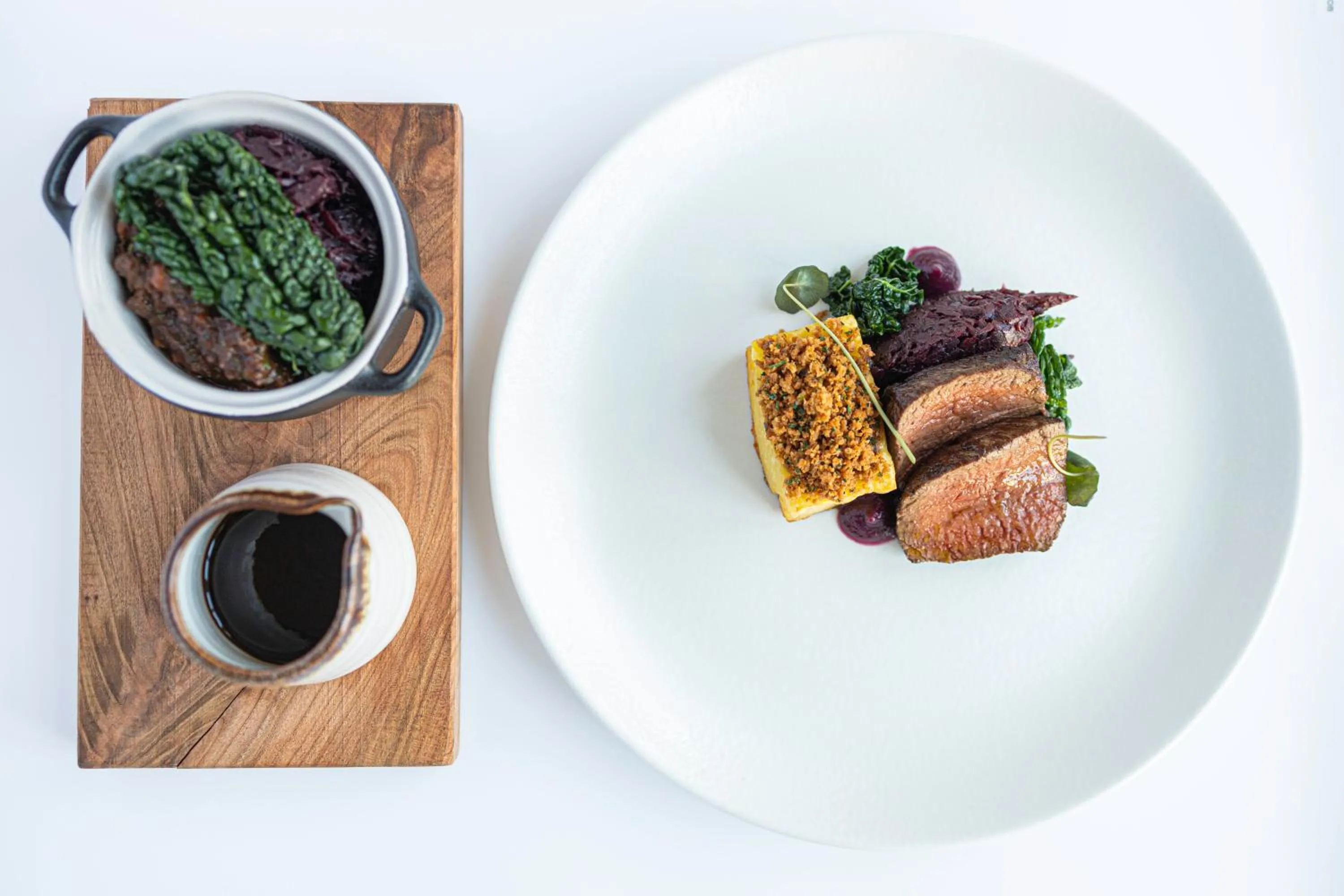 Restaurant/places to eat in The Horse and Groom Inn