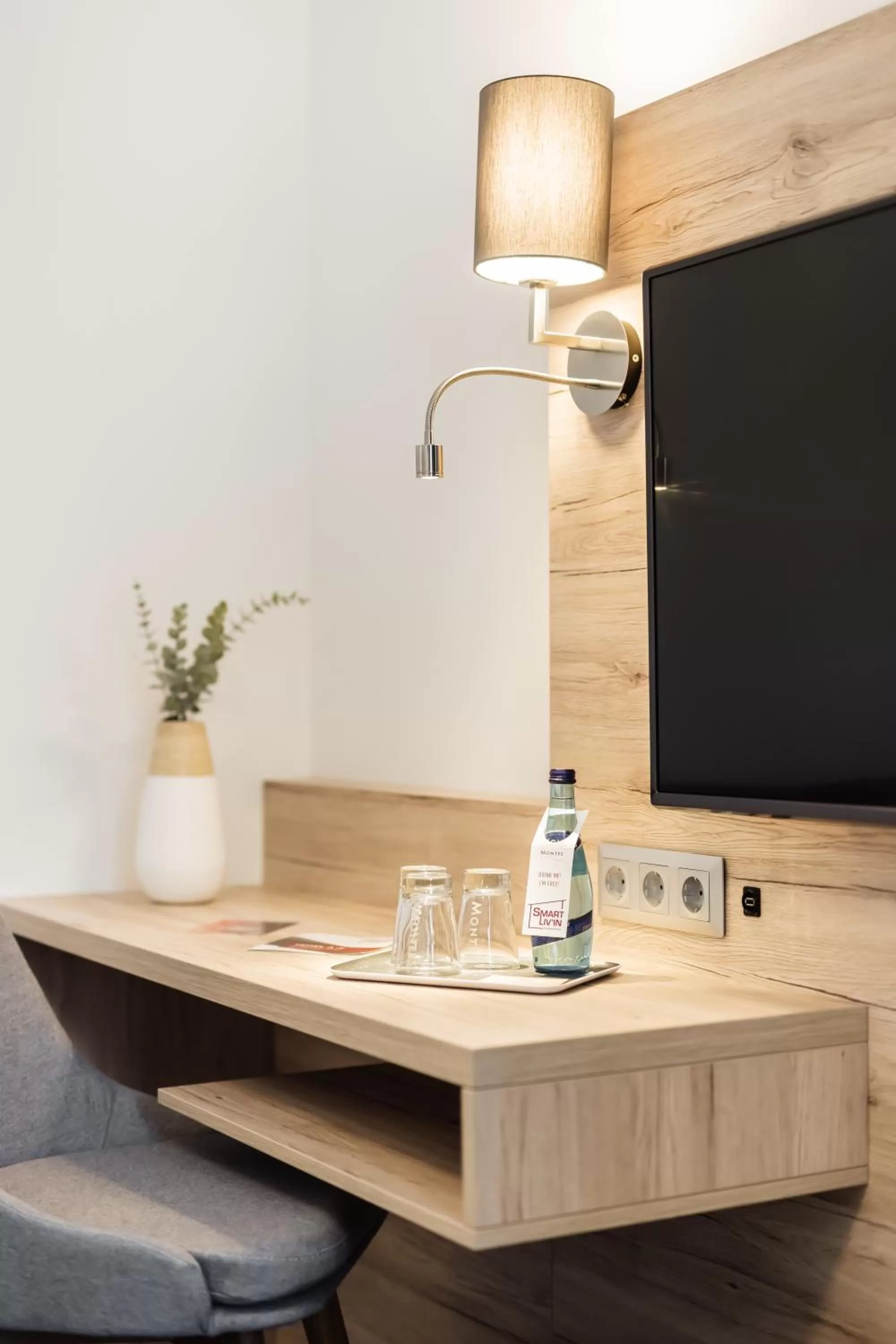 Staff in Hotel Smart Liv'in