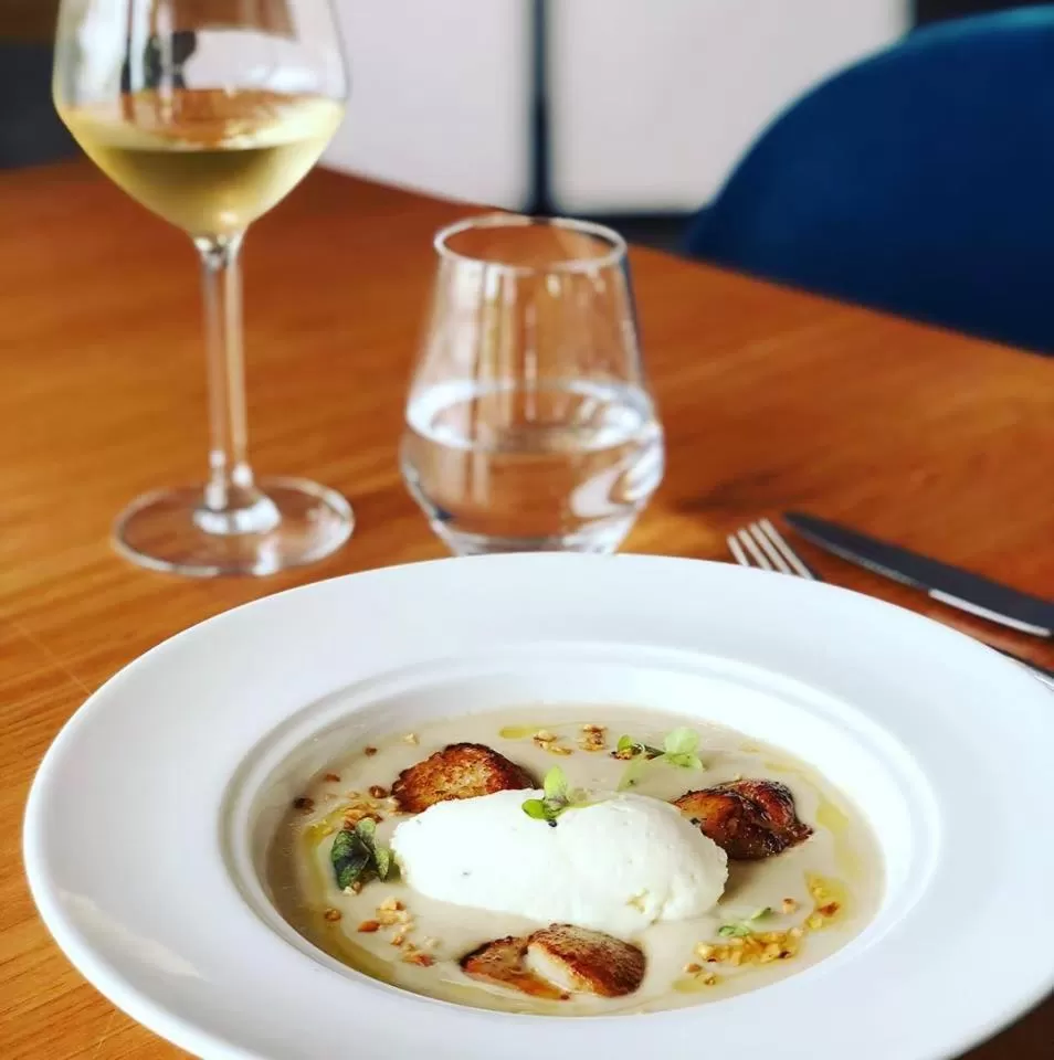 Restaurant/places to eat in Le Spinaker