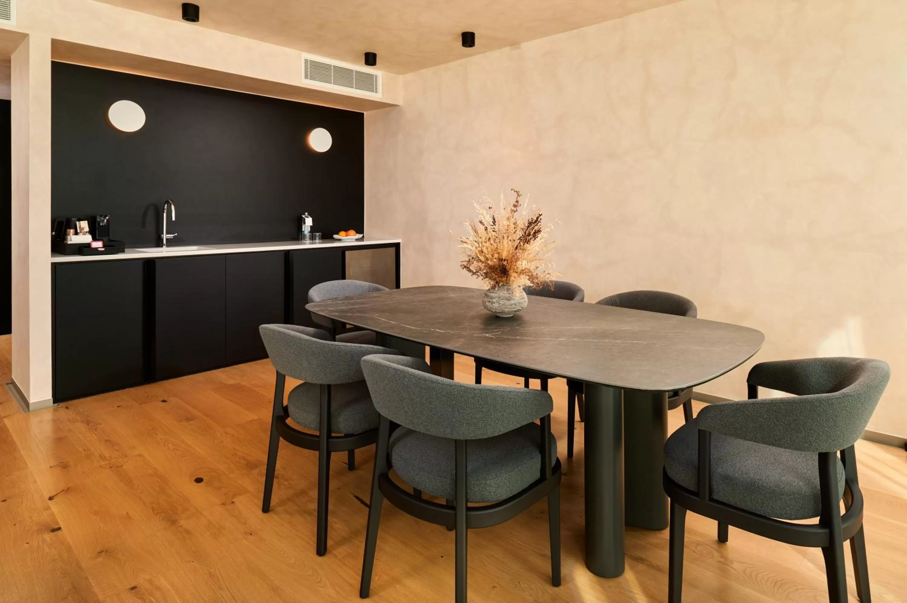 Dining area in Hotel Ambasador