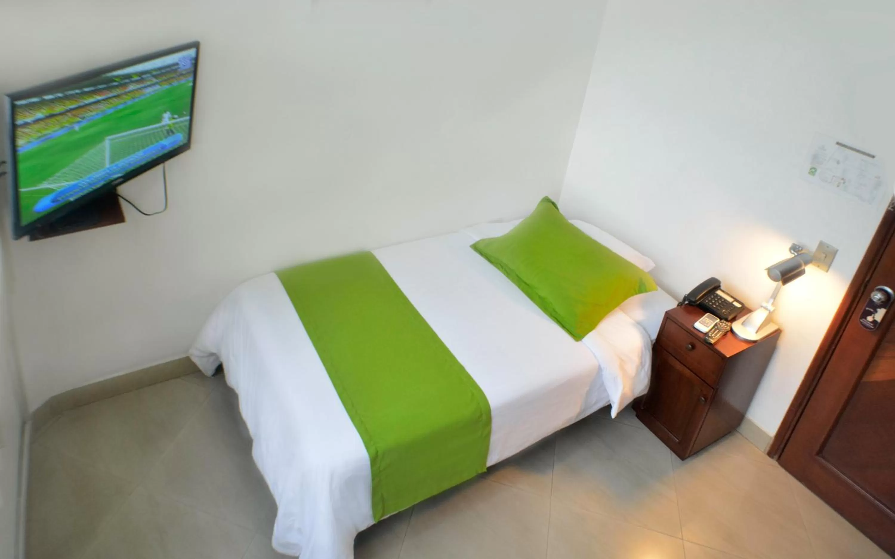 Photo of the whole room, Bed in Hotel Castell - Cerca Del Aeropuerto