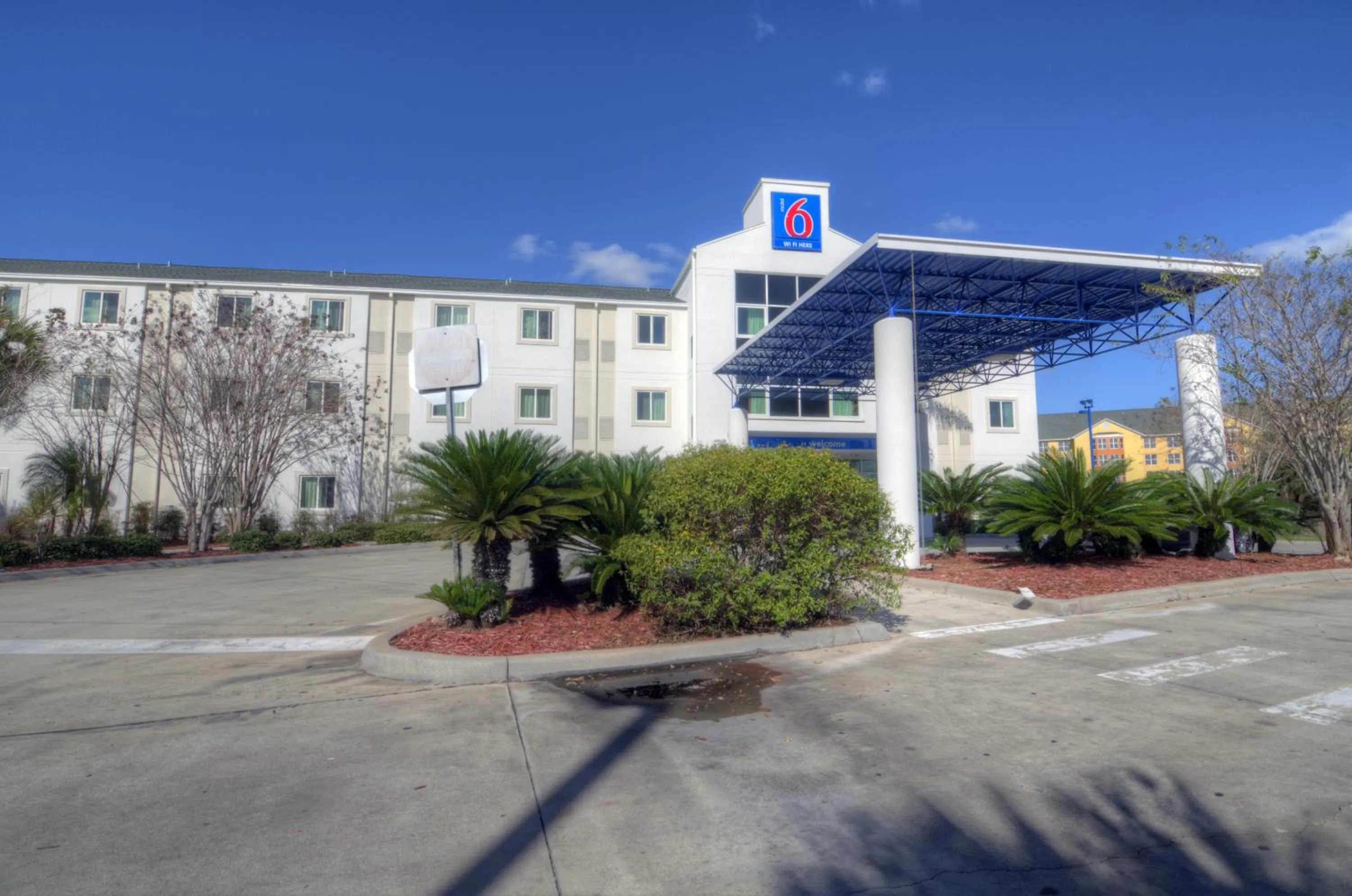 Facade/entrance in Motel 6-Orlando, FL - International Dr