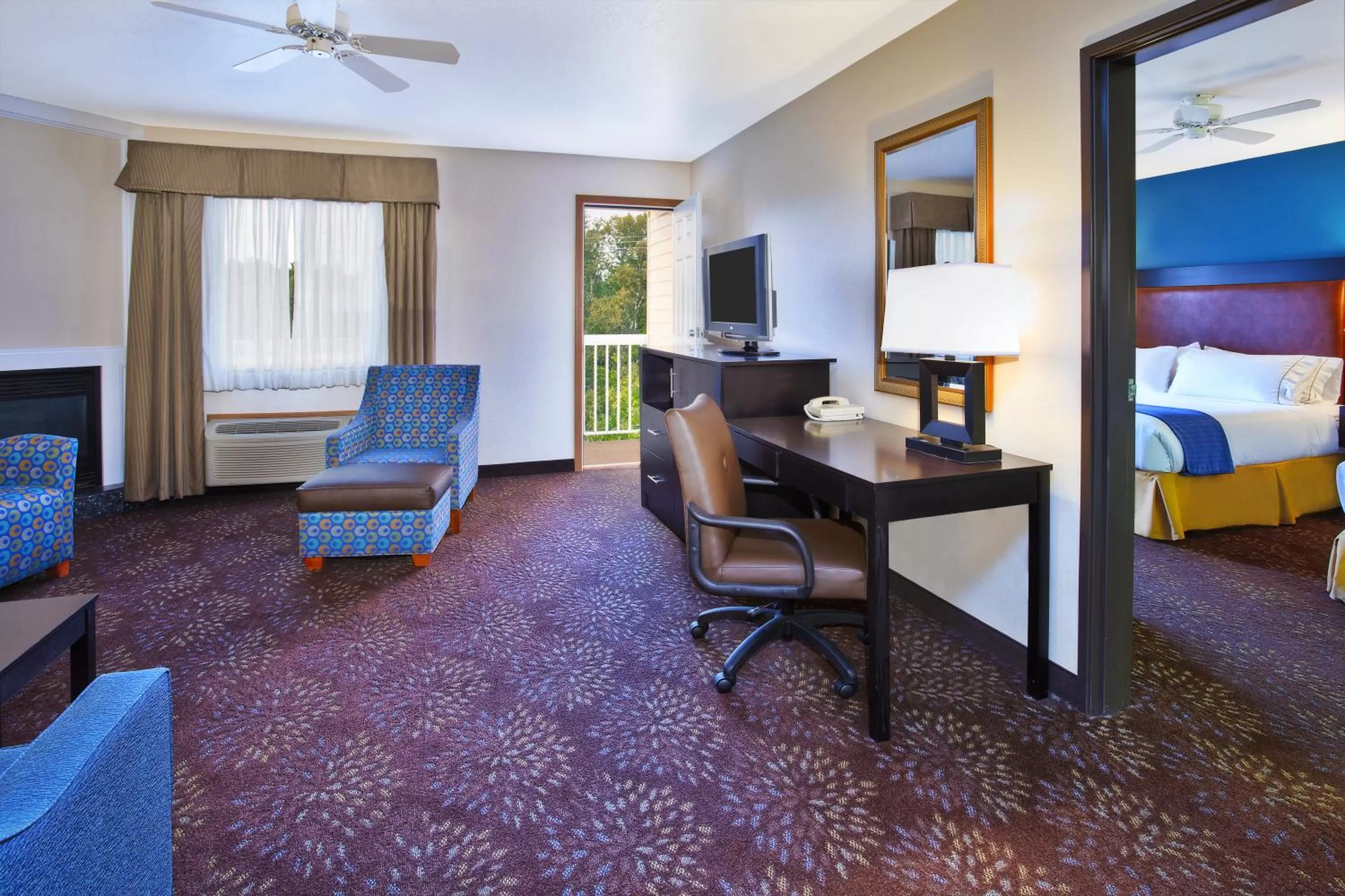 Photo of the whole room, Bed in Holiday Inn Express Mackinaw City by IHG