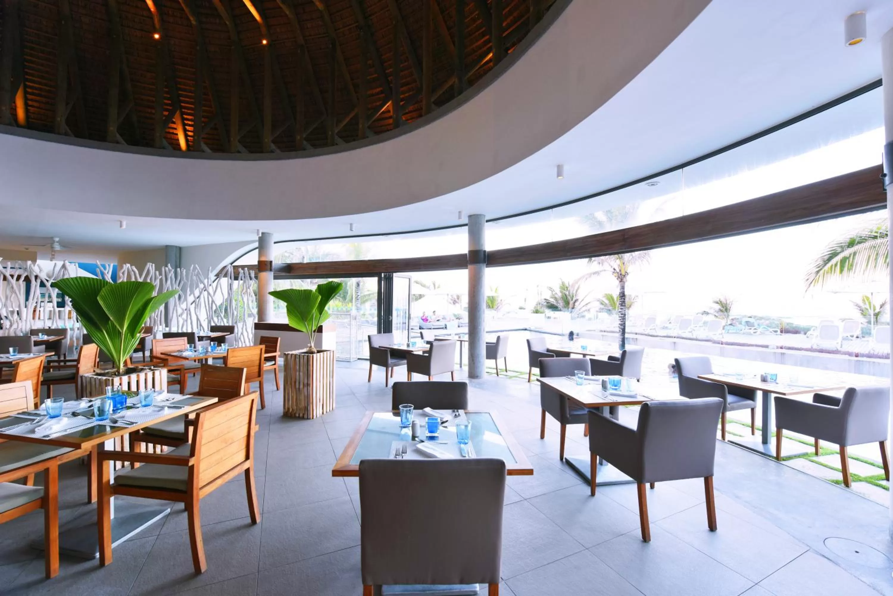 Food and drinks in Radisson Blu Poste Lafayette Resort & Spa (Adults Only)