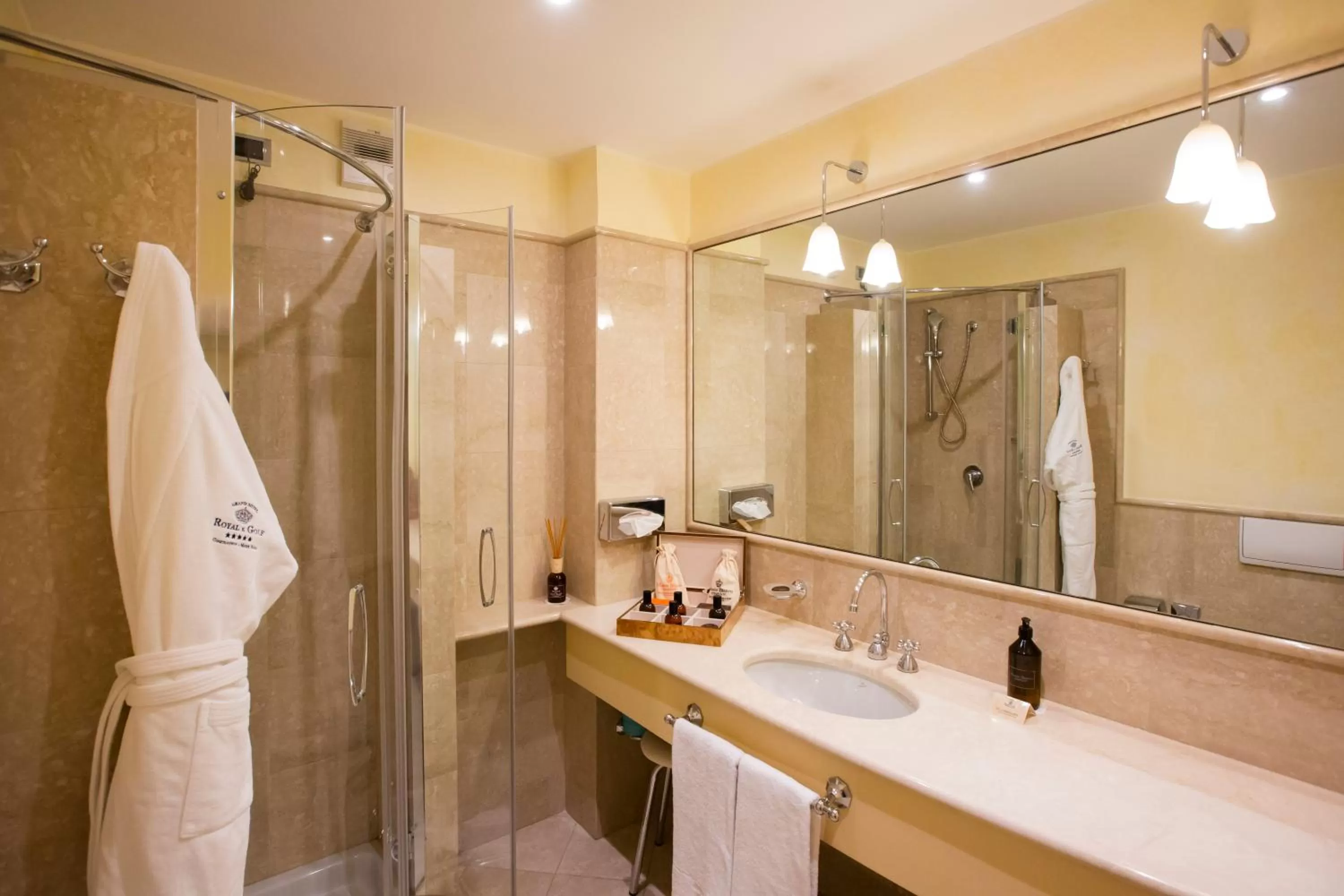 Bathroom in Grand Hotel Royal E Golf