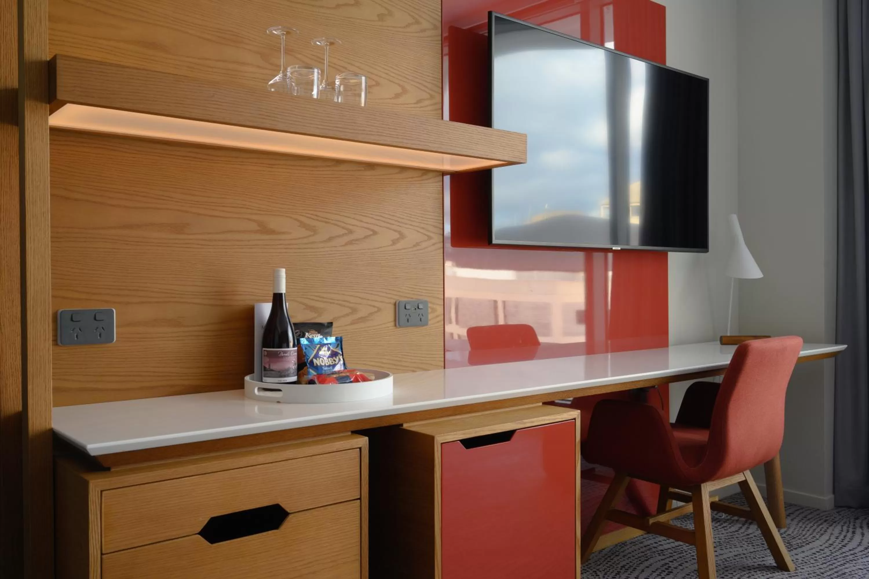 TV and multimedia in Crowne Plaza Hobart by IHG