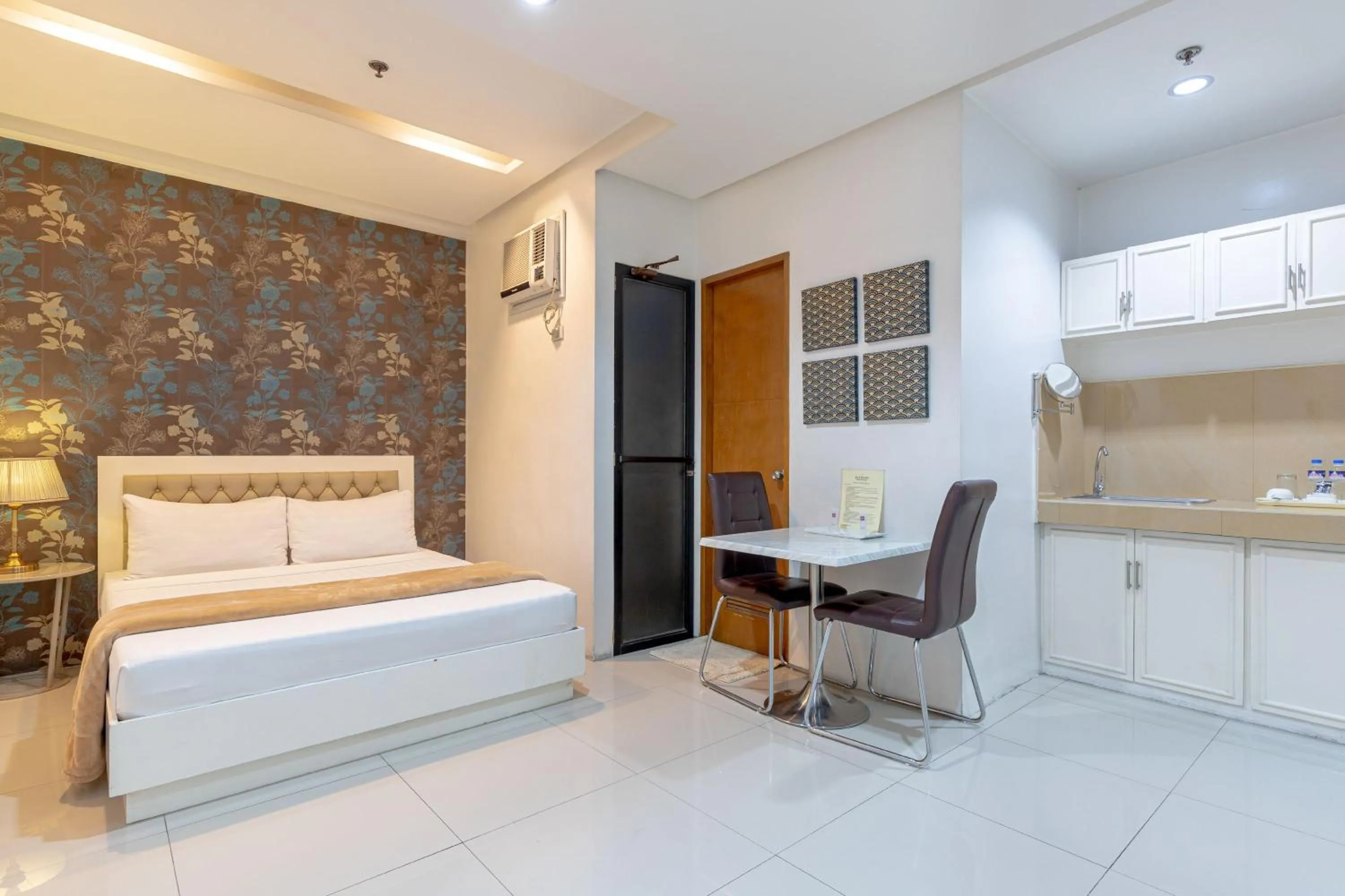 Photo of the whole room, Bed in Baymont Suites & Residences