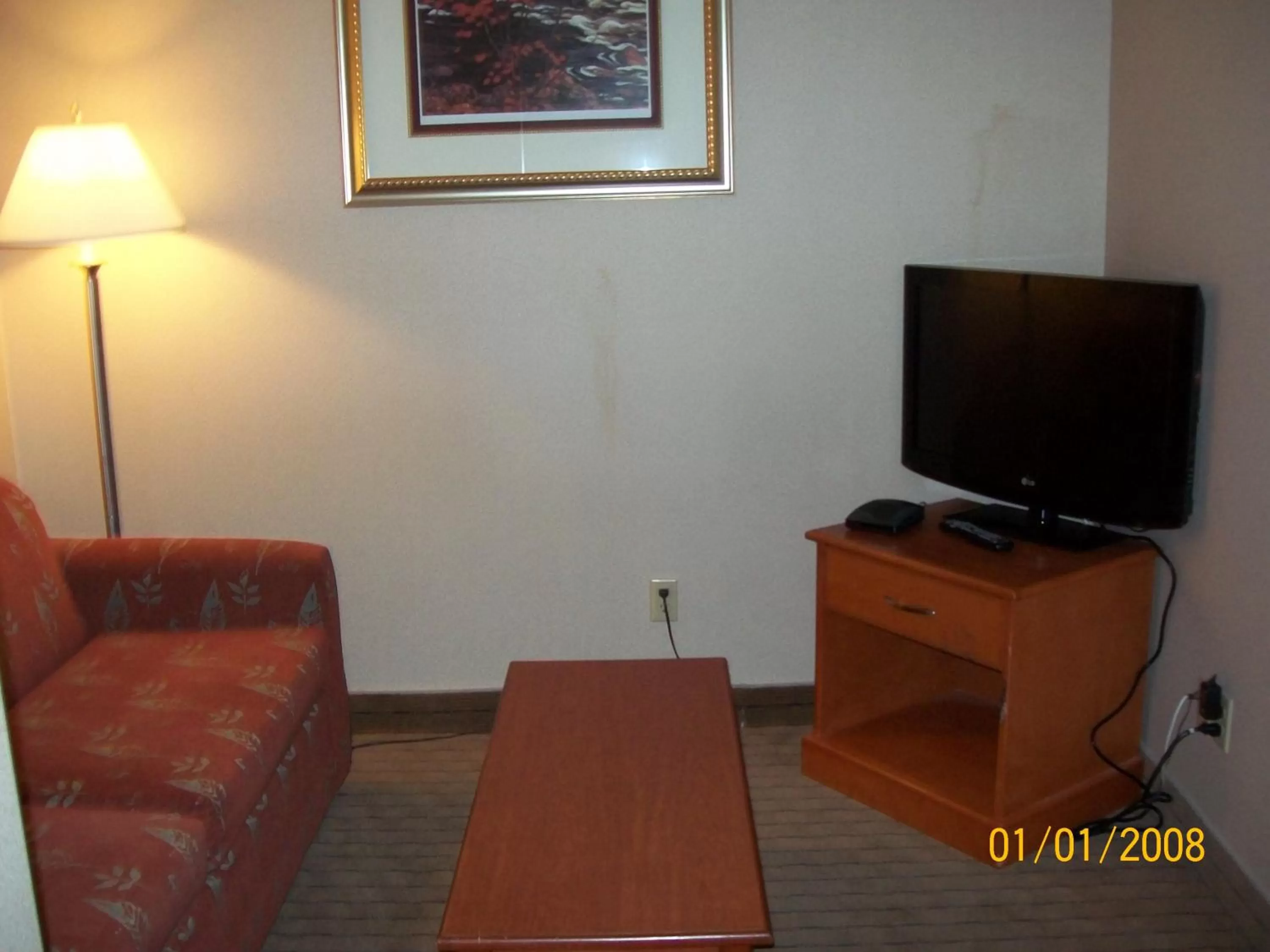 TV and multimedia in Days Inn by Wyndham Moose Jaw