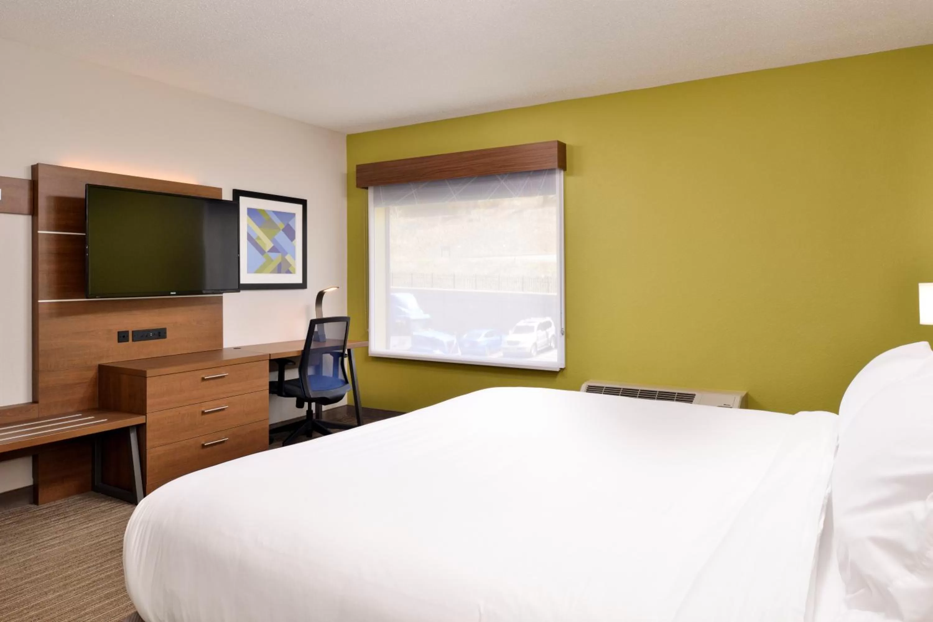 Bed in Holiday Inn Express Blowing Rock South by IHG