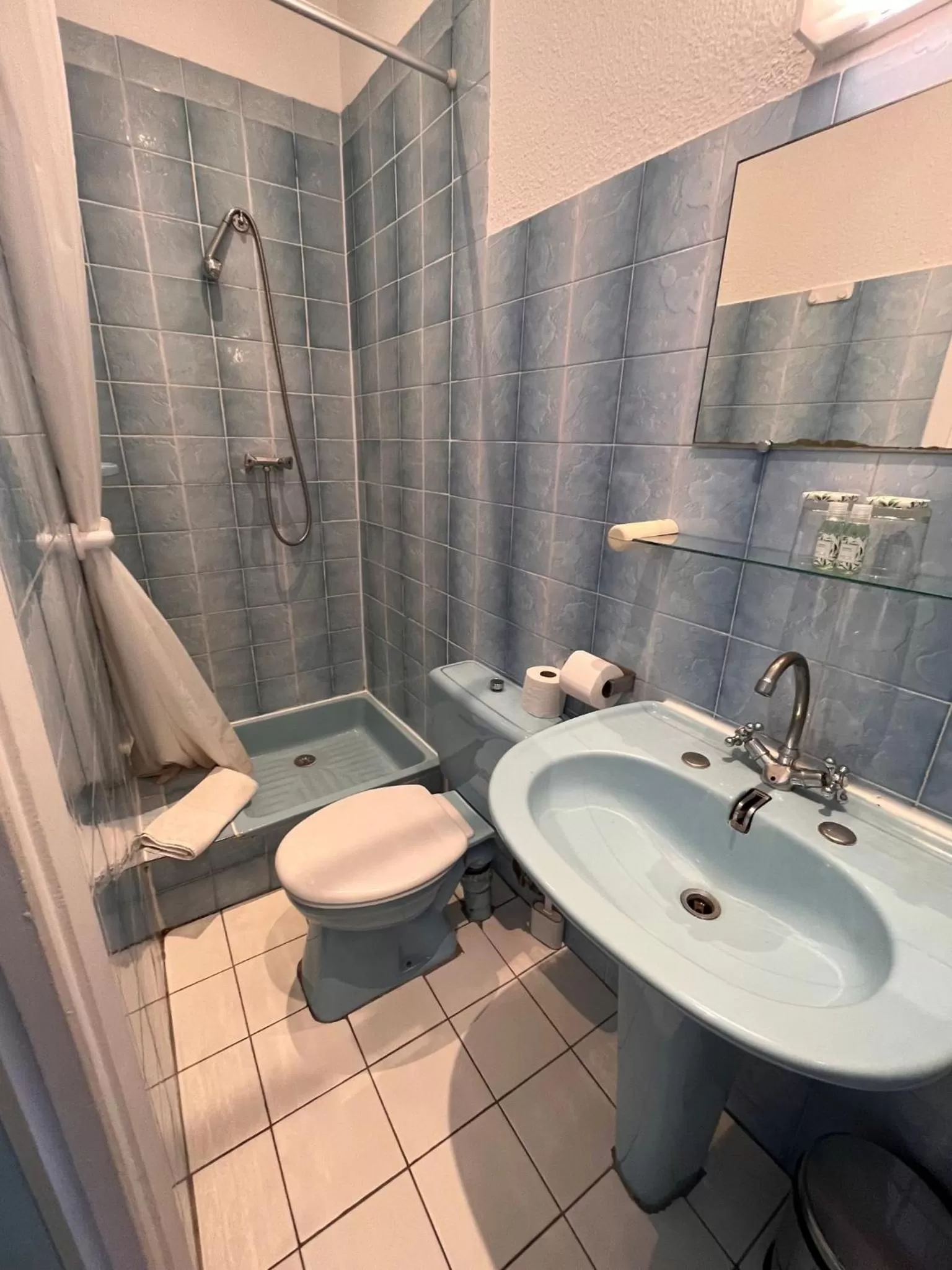 Shower in Azurene Royal Hotel