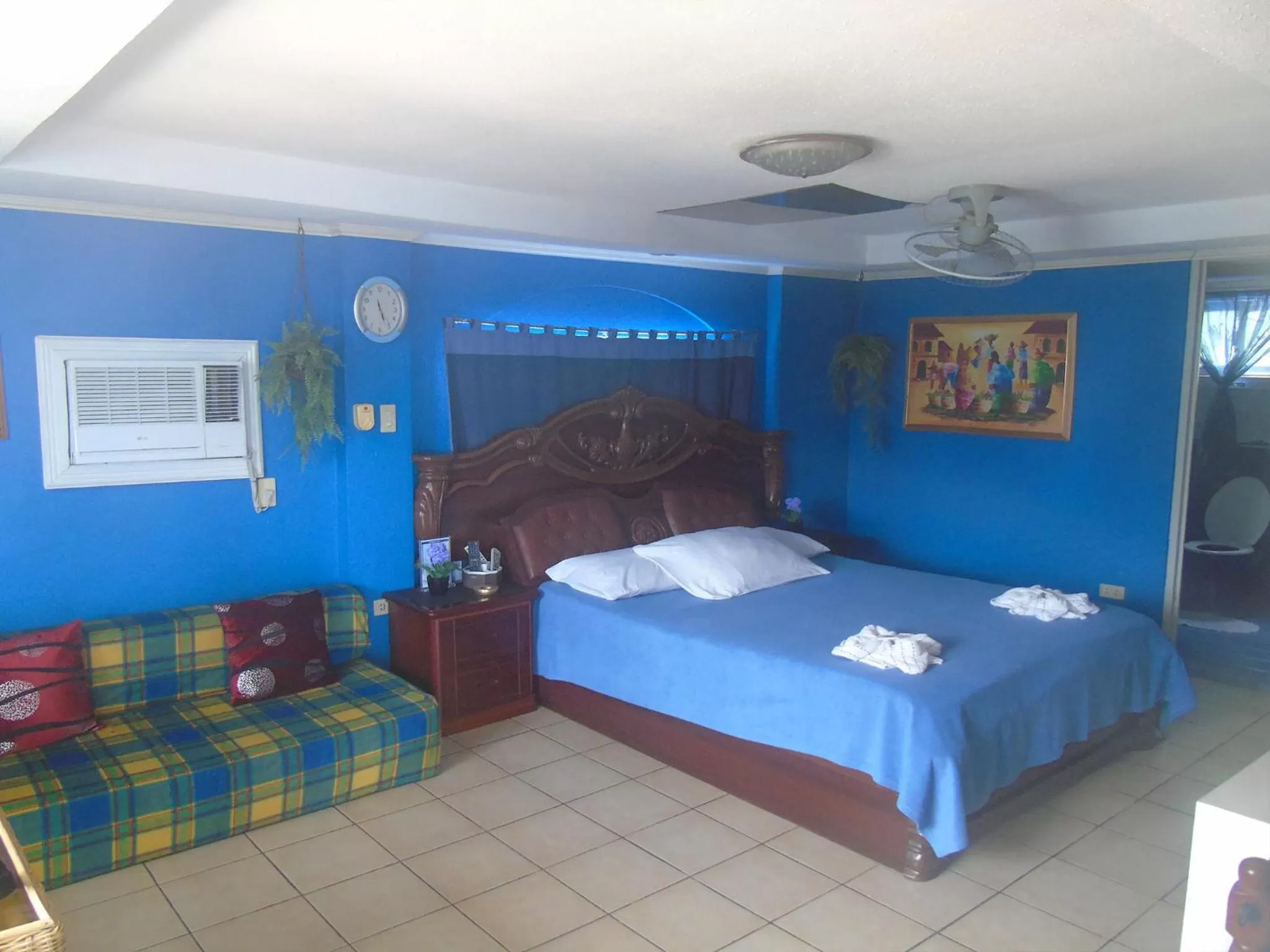 Photo of the whole room, Bed in Blue Rock Resort