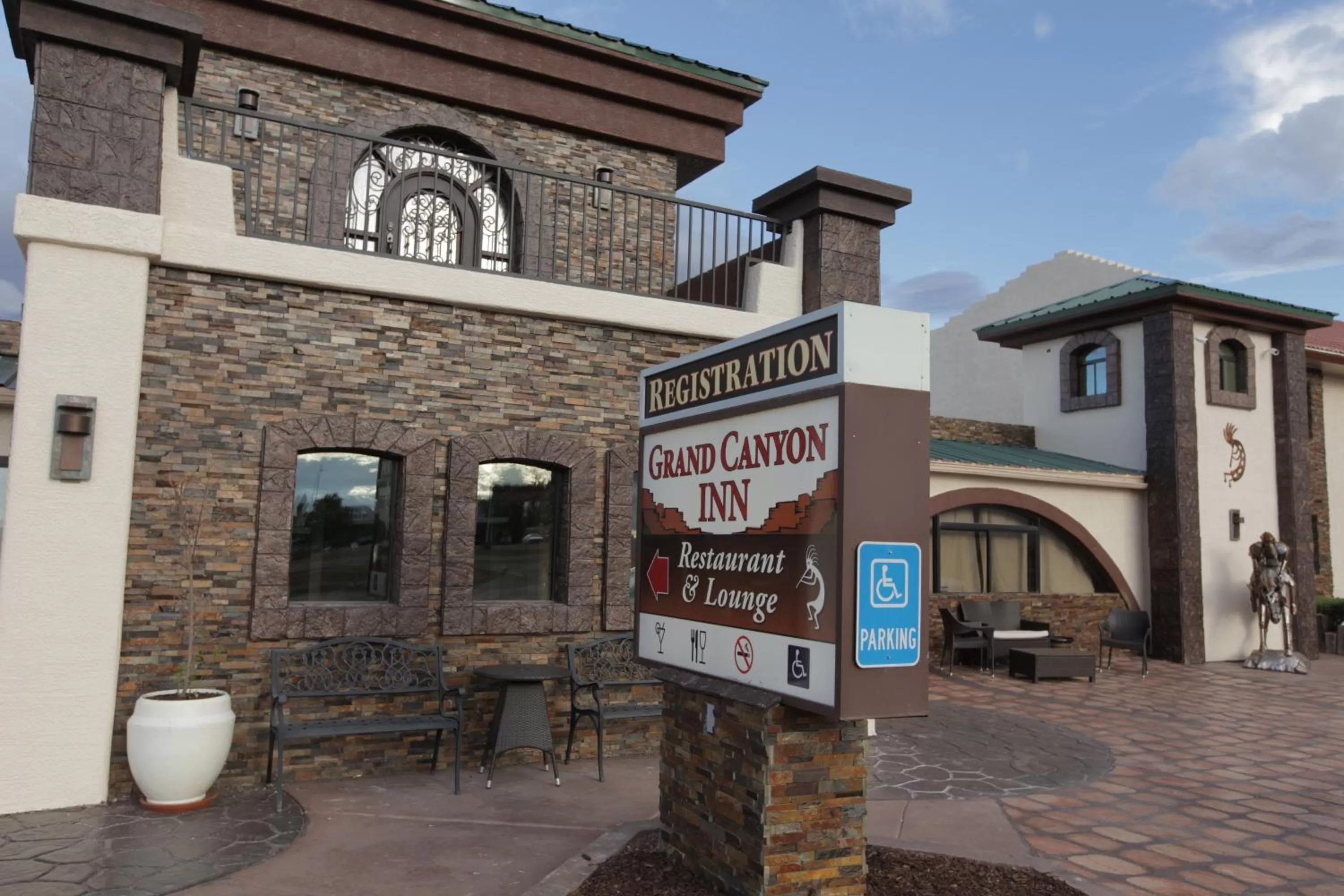 Facade/entrance in Grand Canyon Inn and Motel - South Rim Entrance