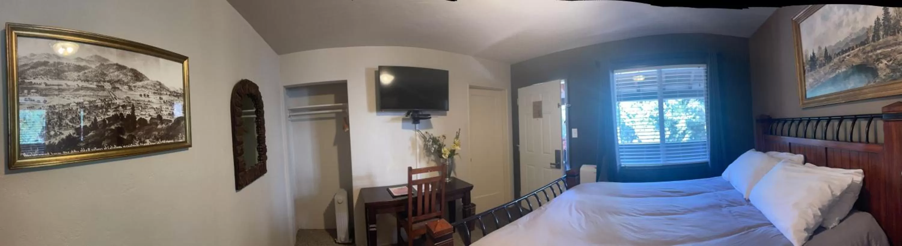 Bed in Sierra Woods Lodge