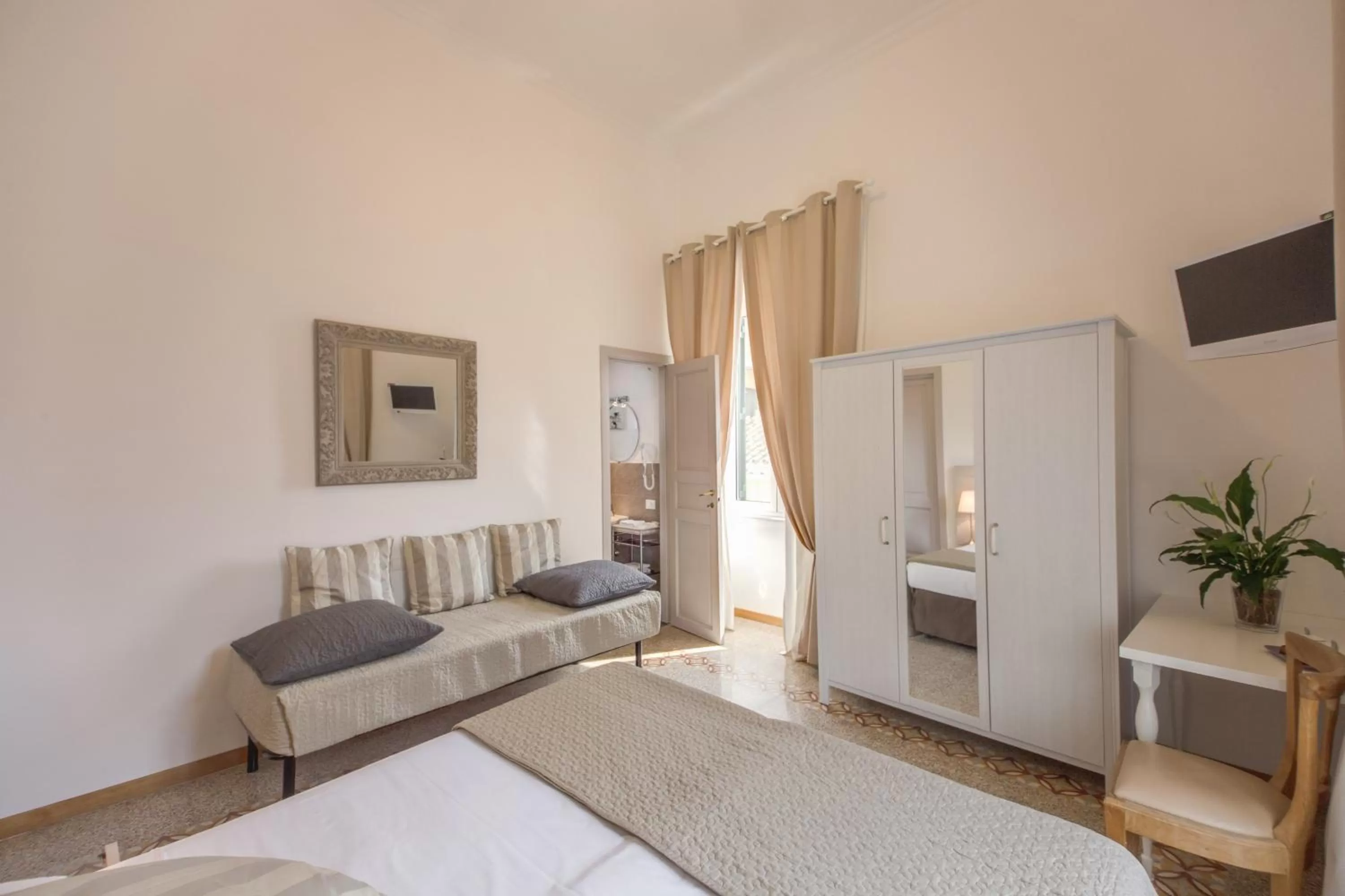 Photo of the whole room, Bed in Biancorèroma B&B