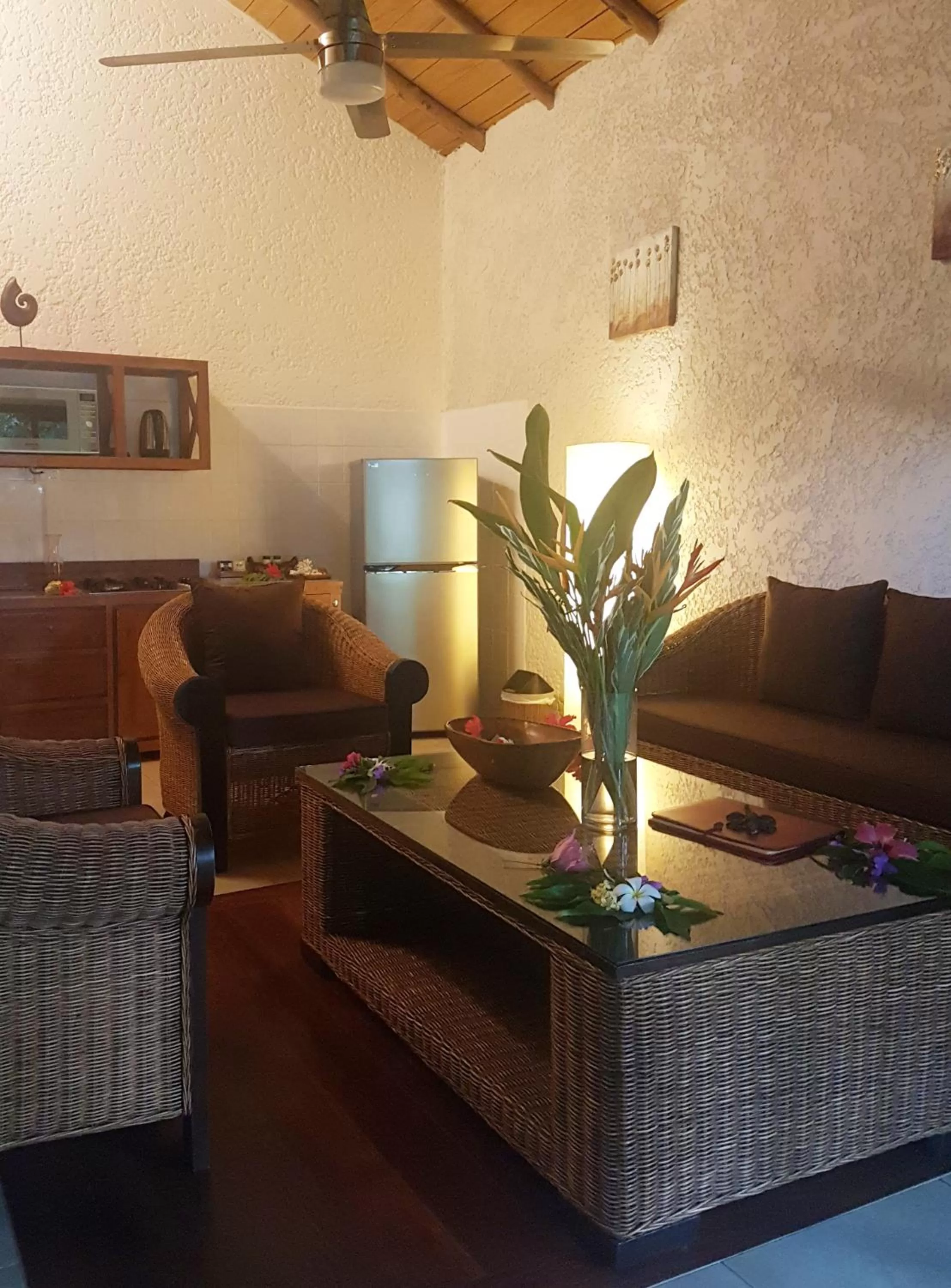 Living room, Seating Area in Paradise Cove Resort