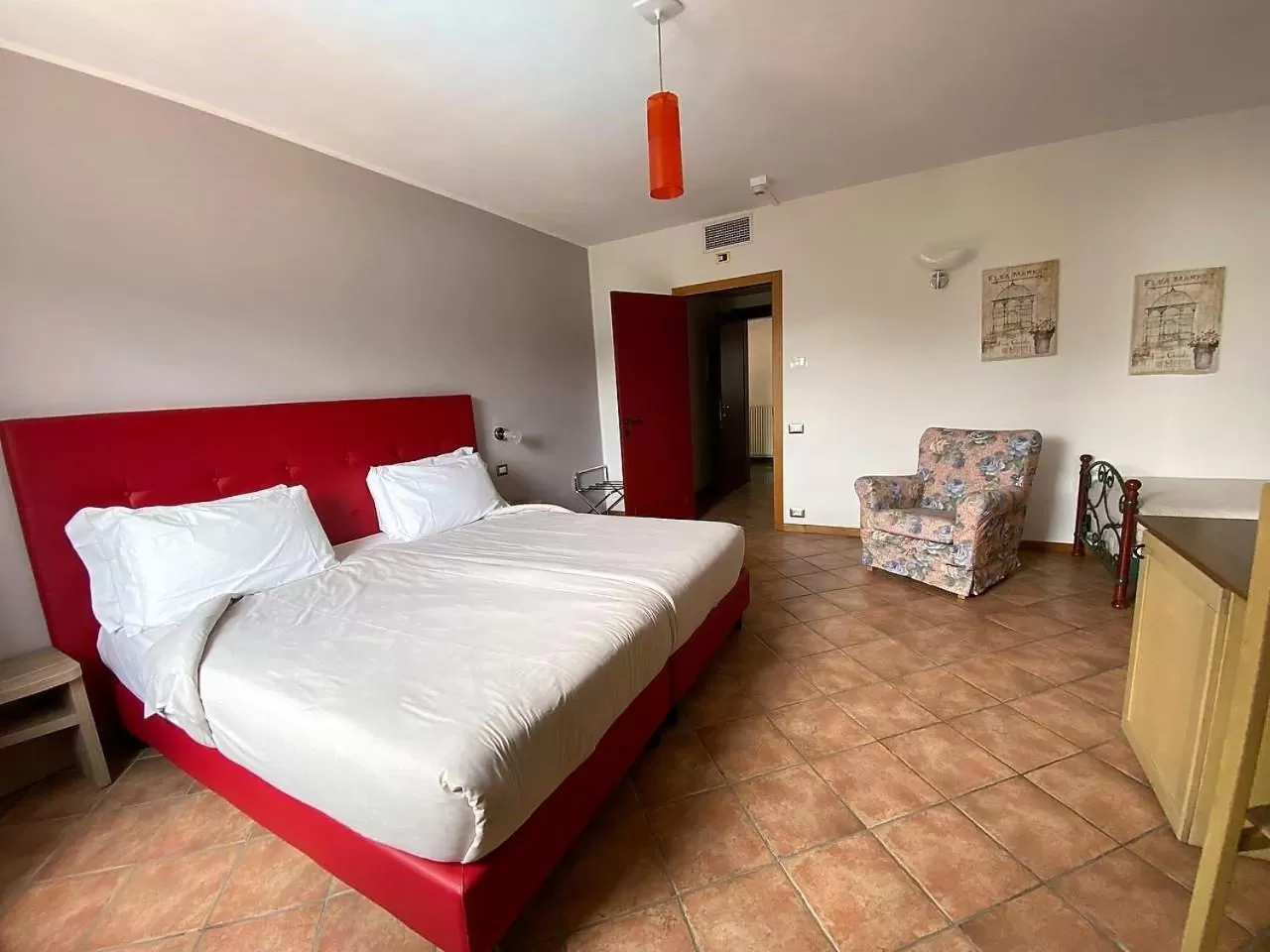 Photo of the whole room, Bed in Hotel Lenno