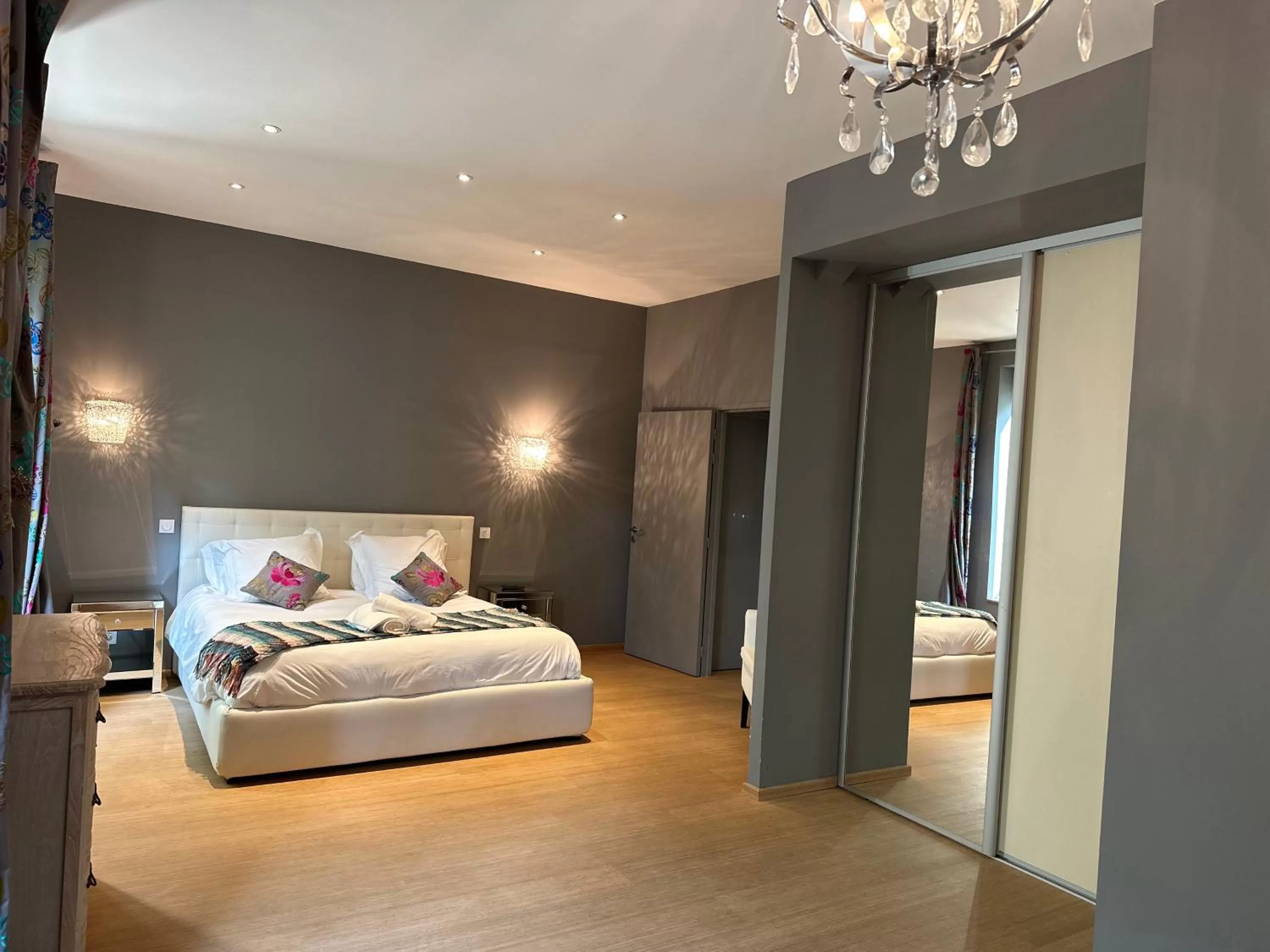 Bed in Domaine du Prieuré d'Estagel chambres d'hôtes