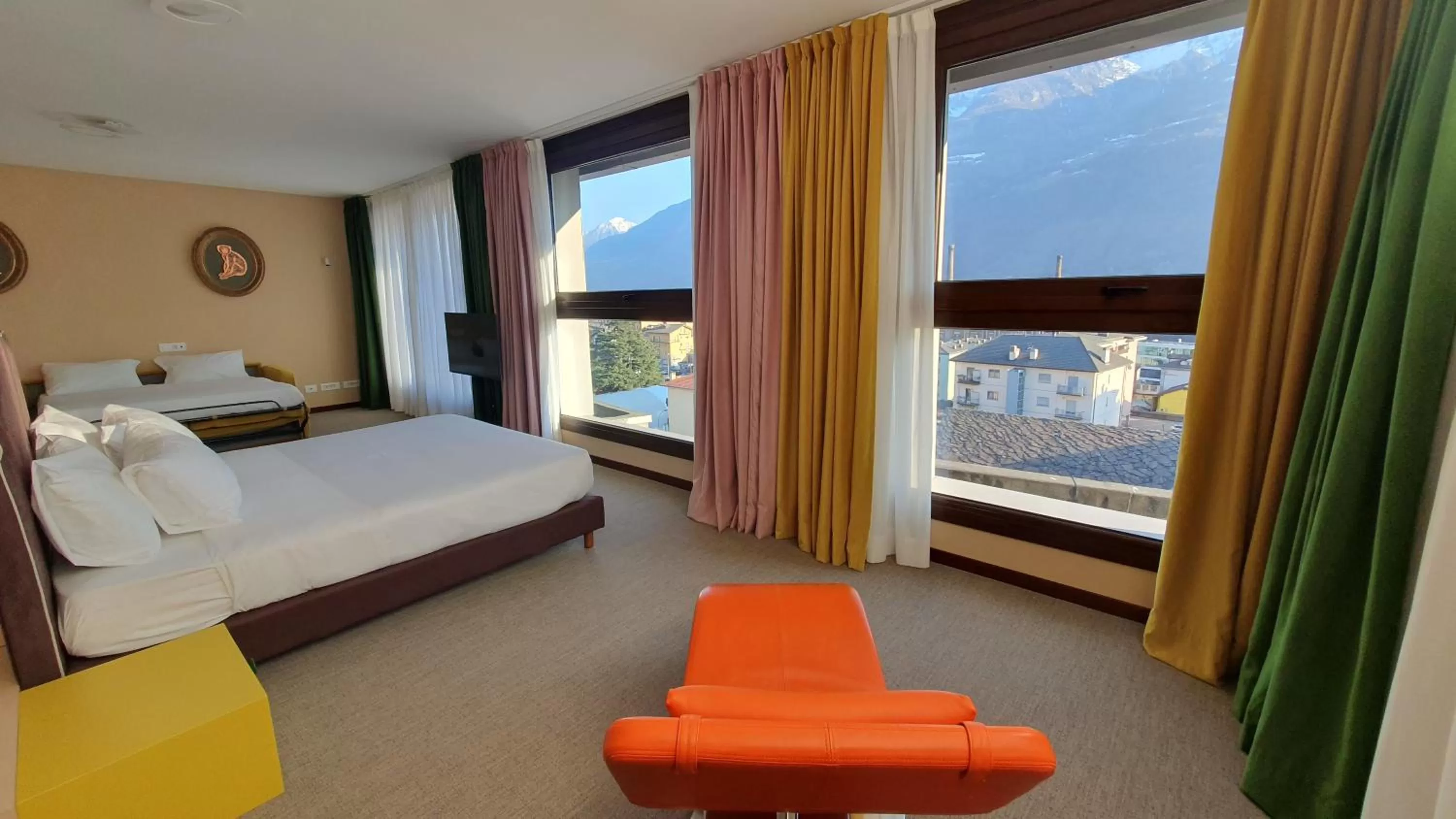 Mountain view, Bed in OMAMA Hotel