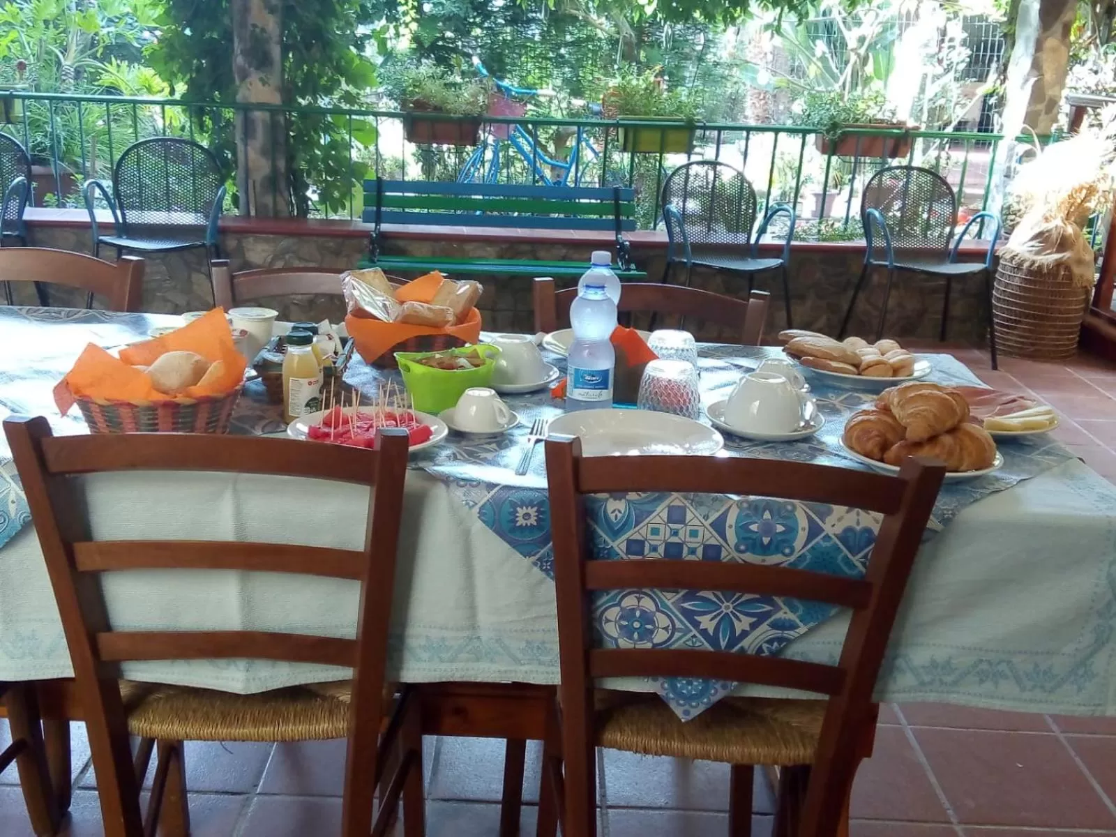 Breakfast in Bed & Breakfast Paui