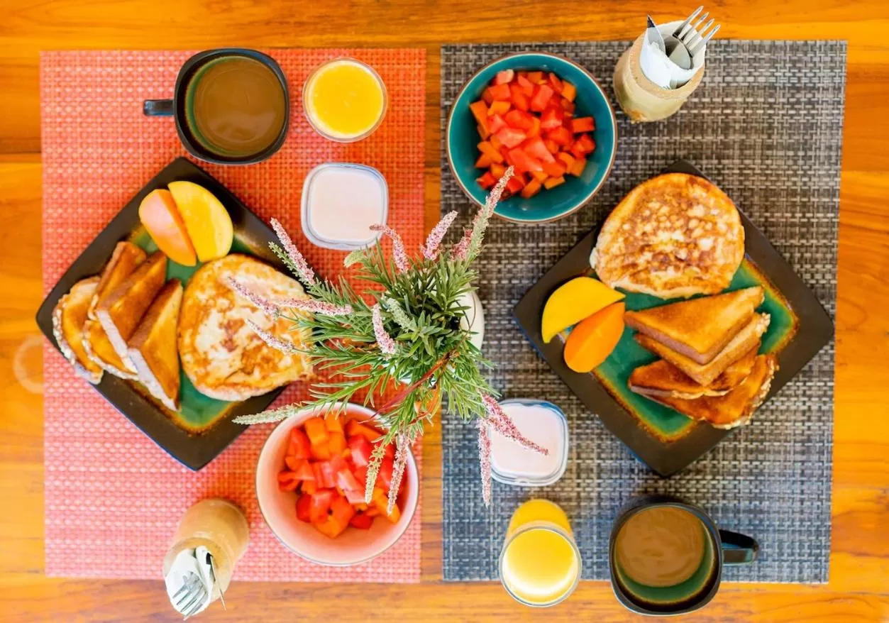 Breakfast in Antema Lodge Secteur Tamarindo, piscine, yoga, gym, jungle et paix