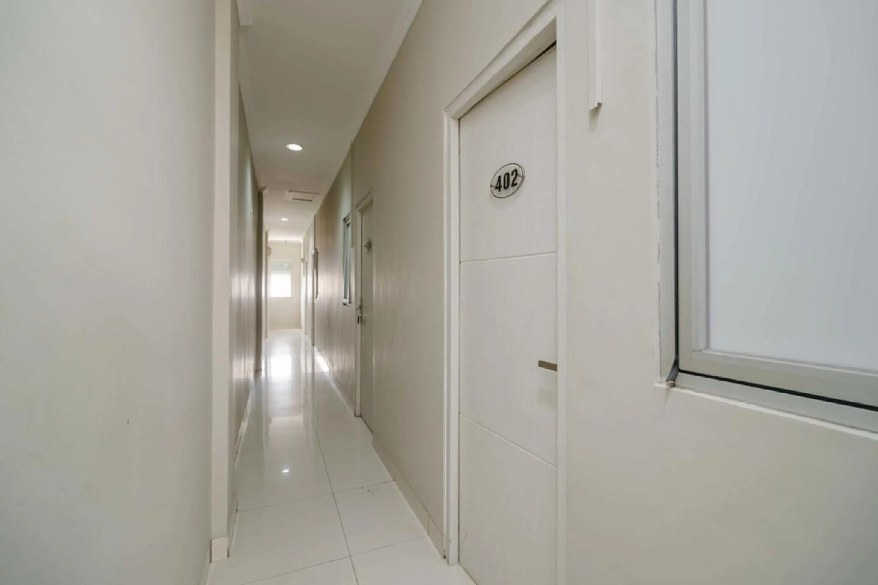 RedDoorz @ Mangga Besar 2