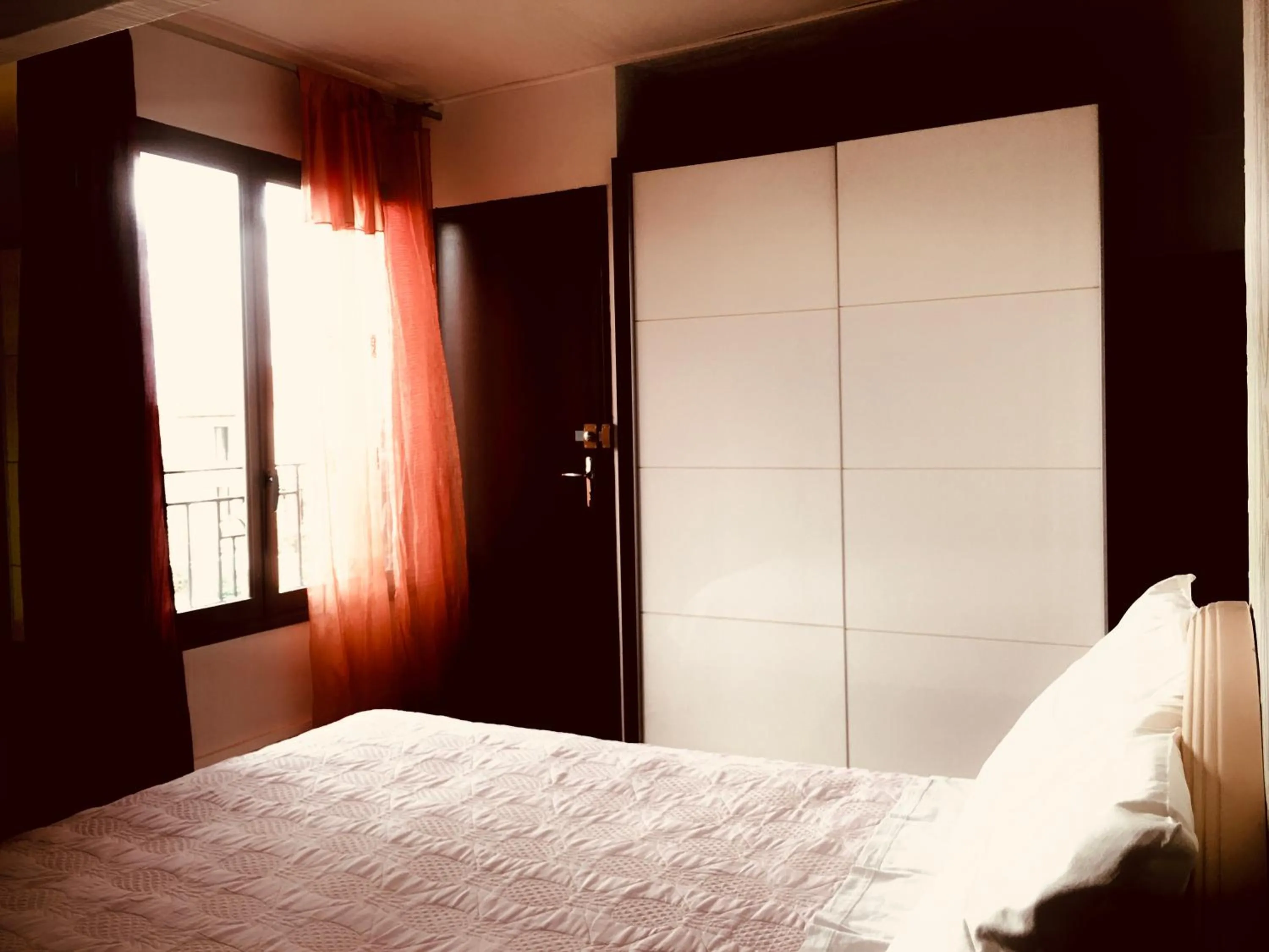 Bed in Hotel Paris Star