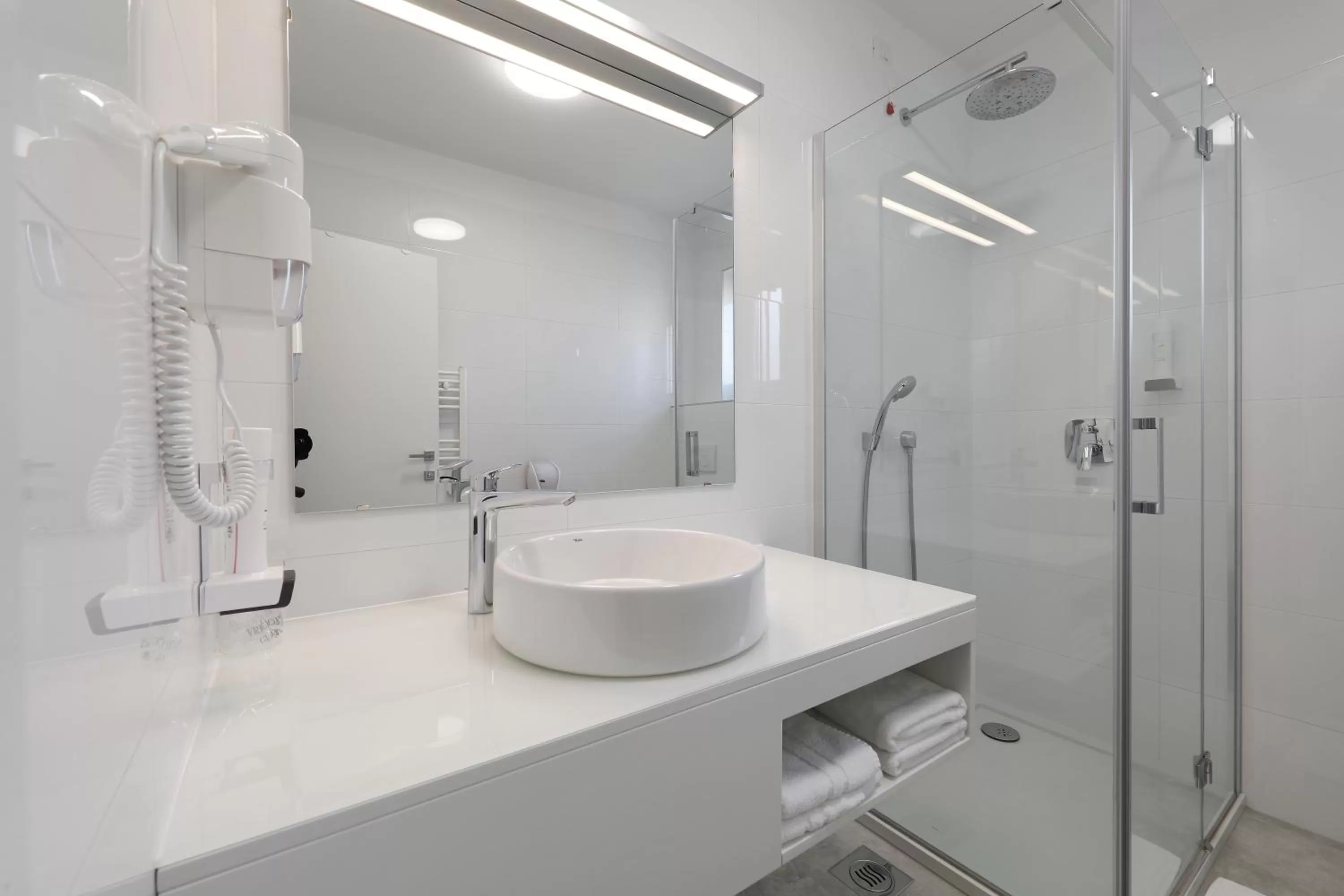 Shower in Hotel Mediteran