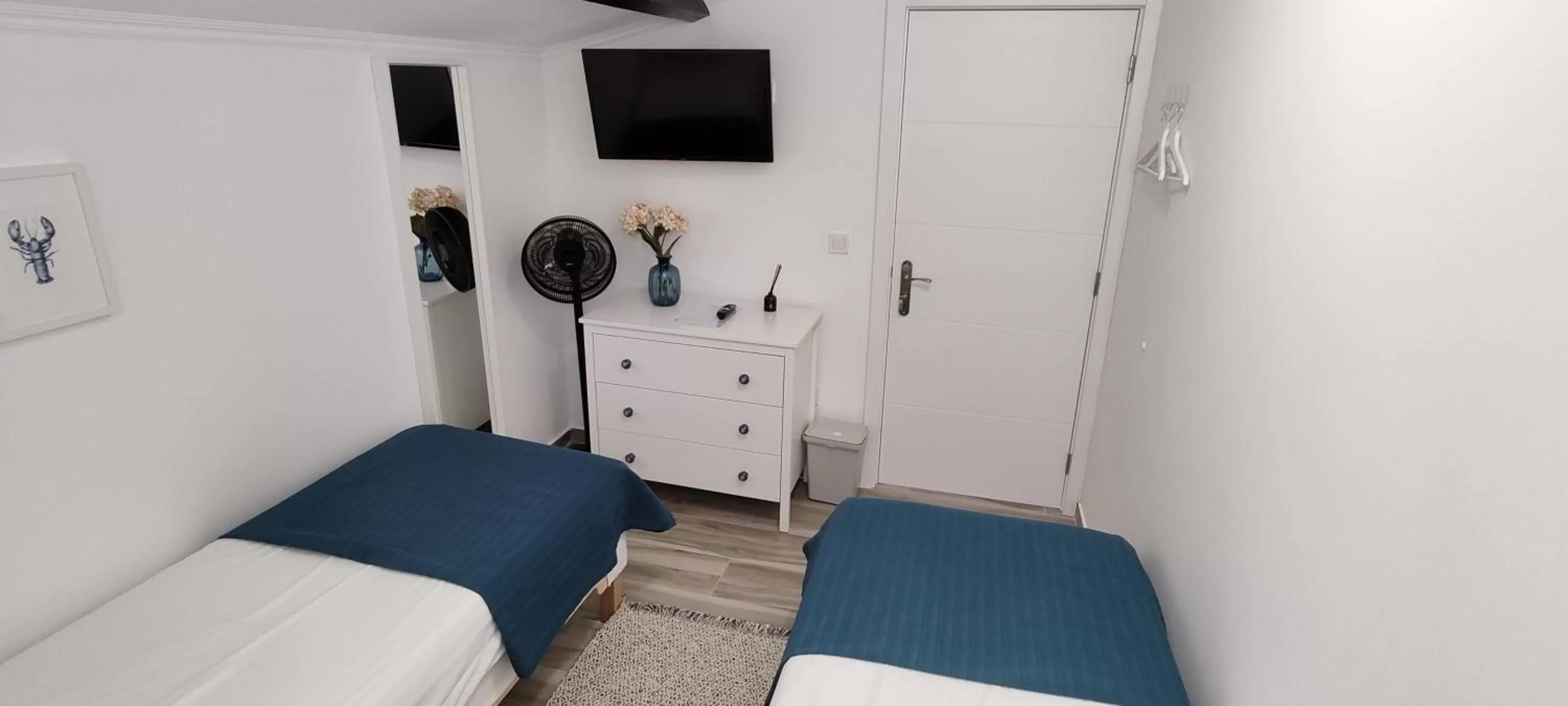 Bed, TV/Entertainment Center in Costa Paradise Beach