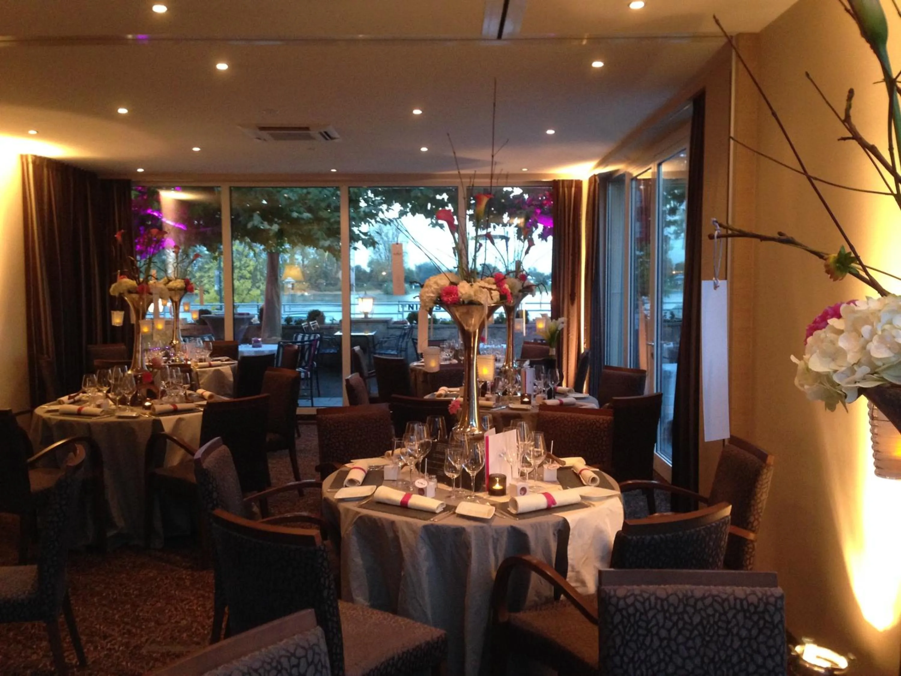 Restaurant/places to eat in Rhein-Hotel Nierstein