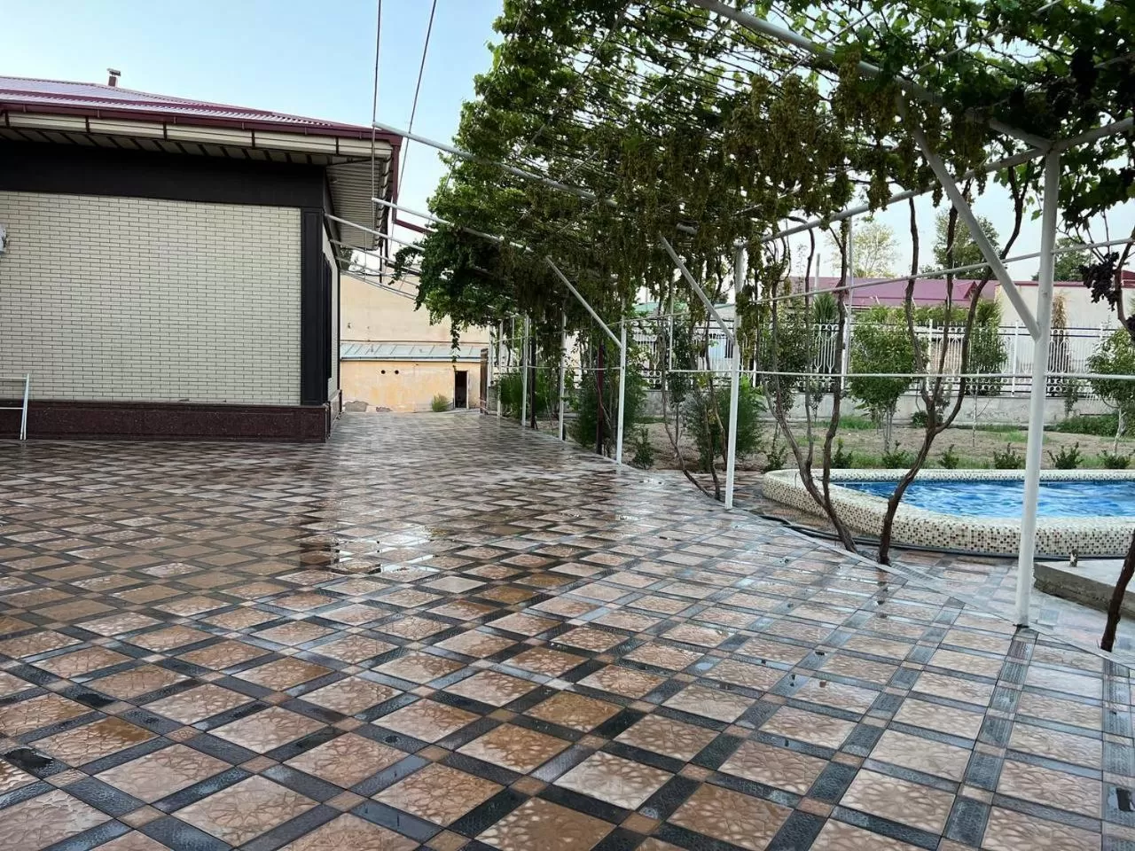 Facade/entrance in Samarabonu Hotel