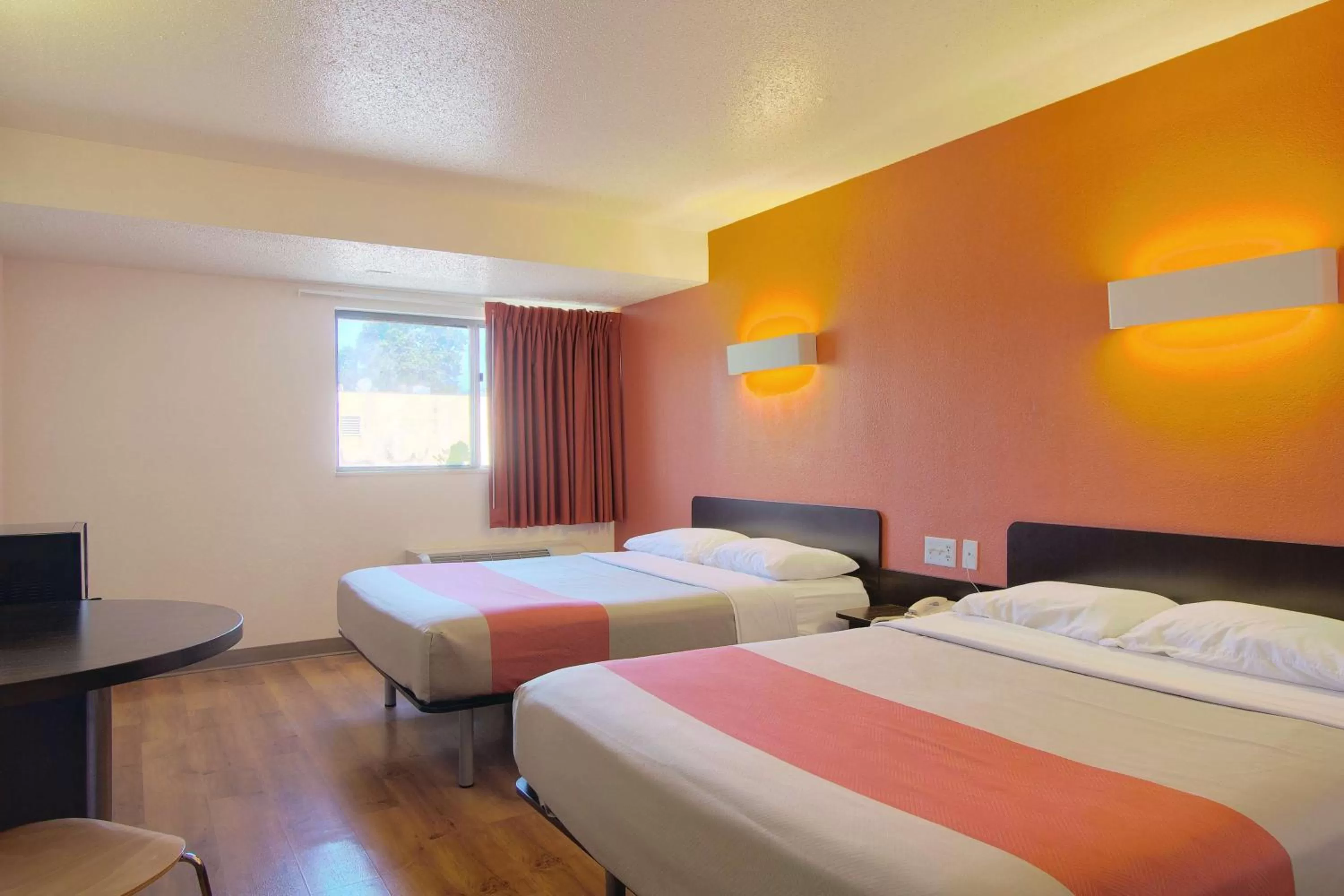 Photo of the whole room, Bed in Motel 6-Piscataway, NJ