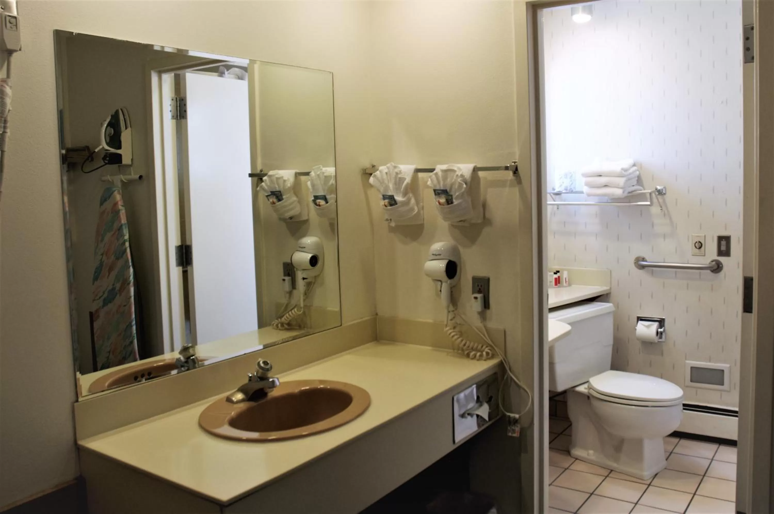 Bathroom in Days Inn by Wyndham Durango