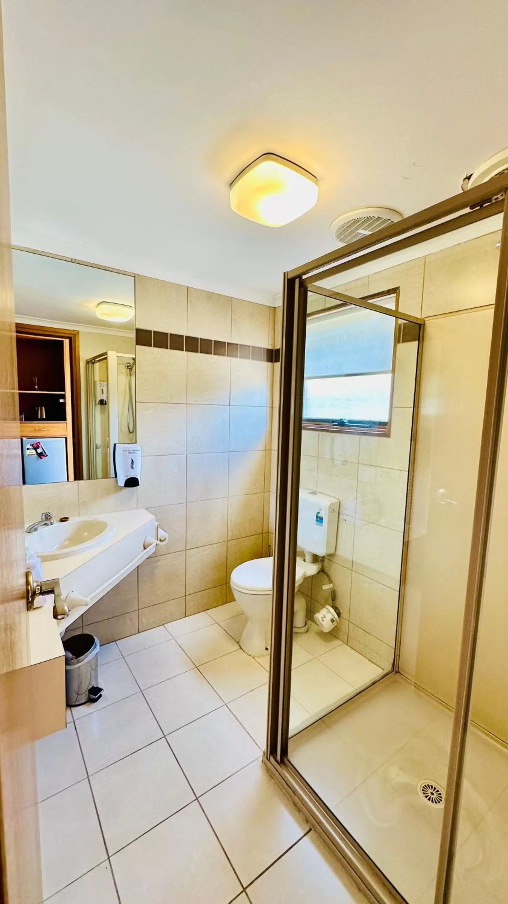 Early Australian Motor Inn