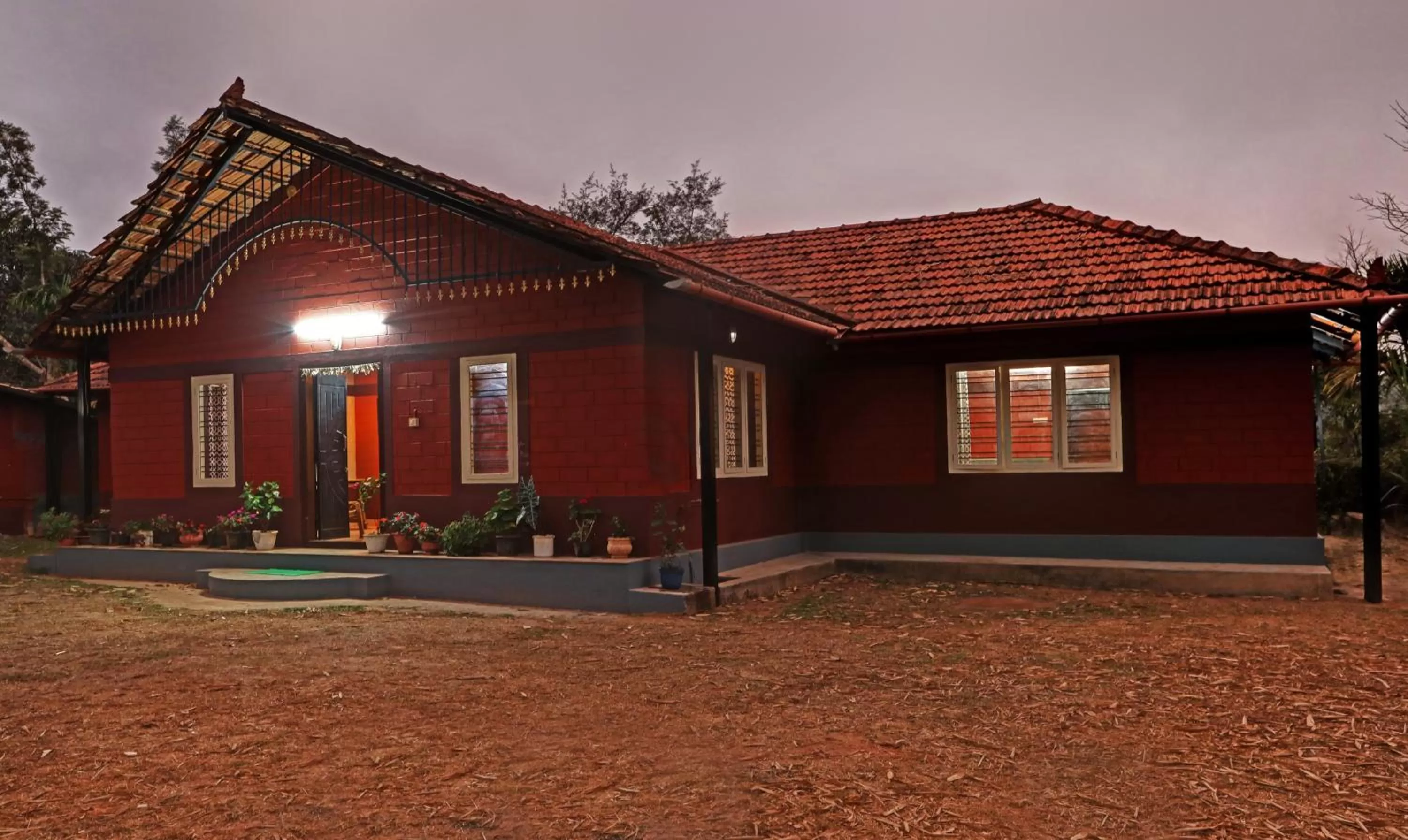 Property building in Hotel Allaranda Homestay