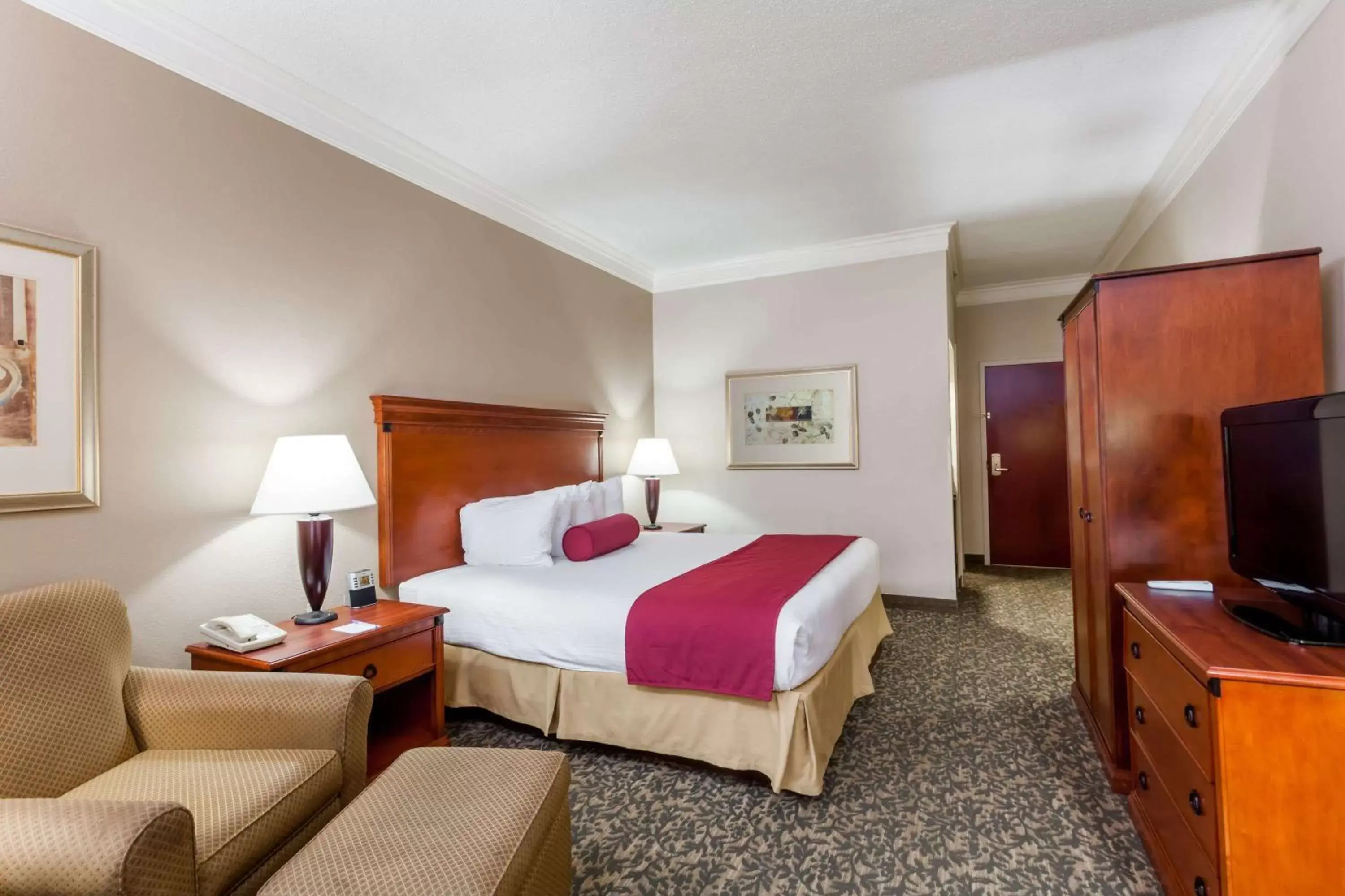 Deluxe King Room - Disability Access/Non-Smoking in Baymont by Wyndham Madisonville Deluxe King Room - Disability Access/Non-Smoking in Baymont by Wyndham Madisonville