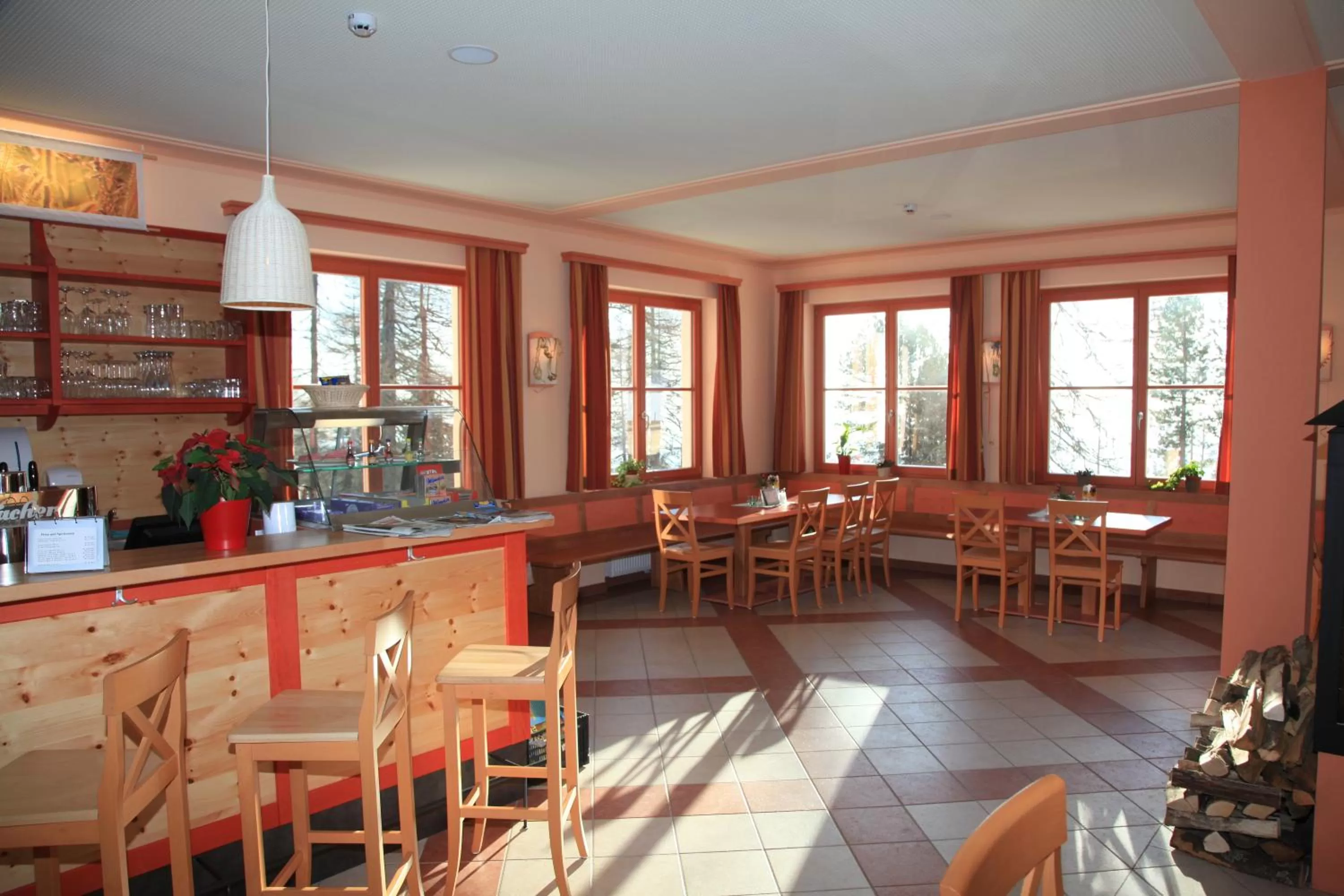 Lounge or bar, Restaurant/Places to Eat in JUFA Hotel Nockberge