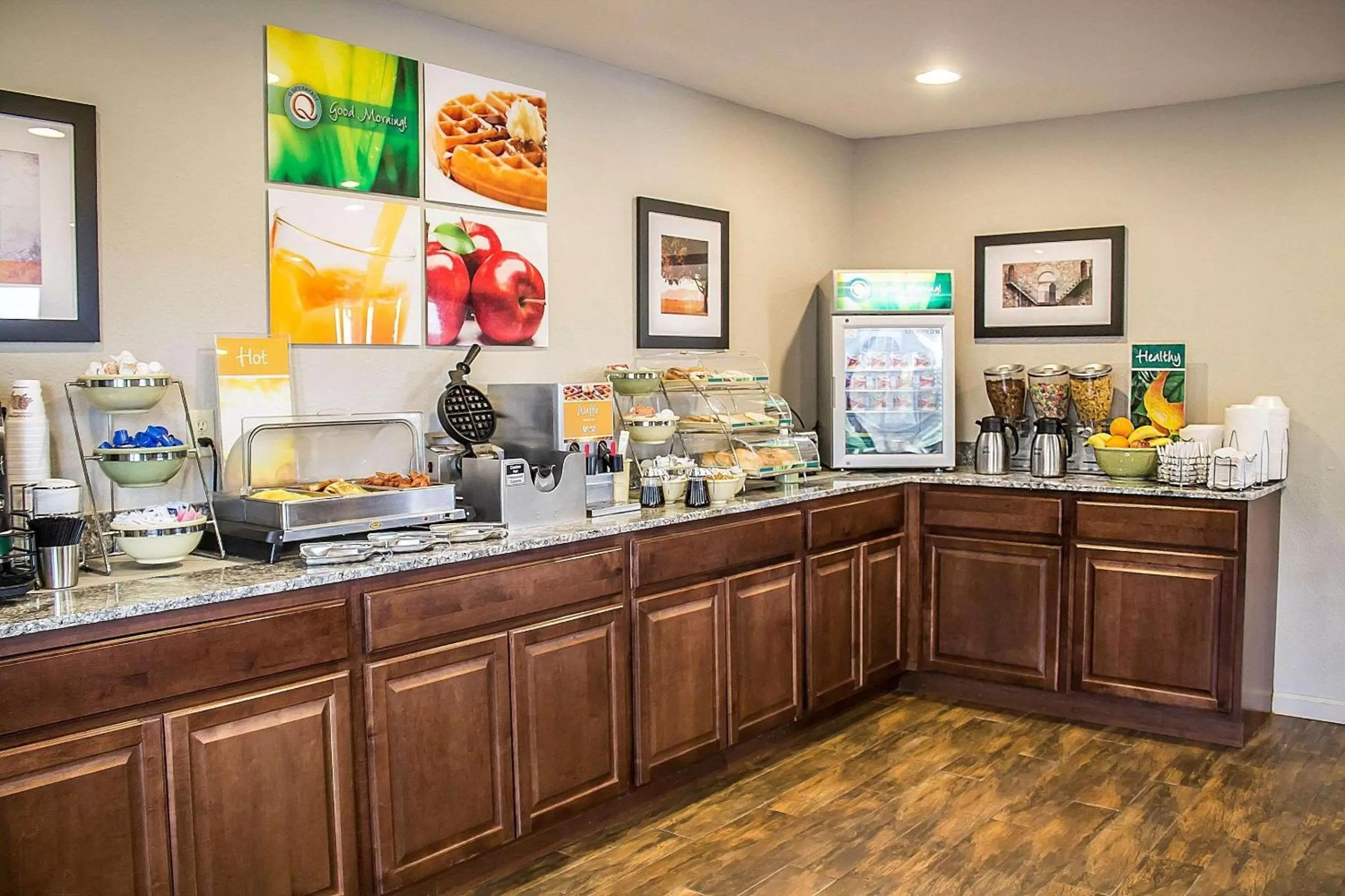 Restaurant/places to eat in Quality Inn Cambridge