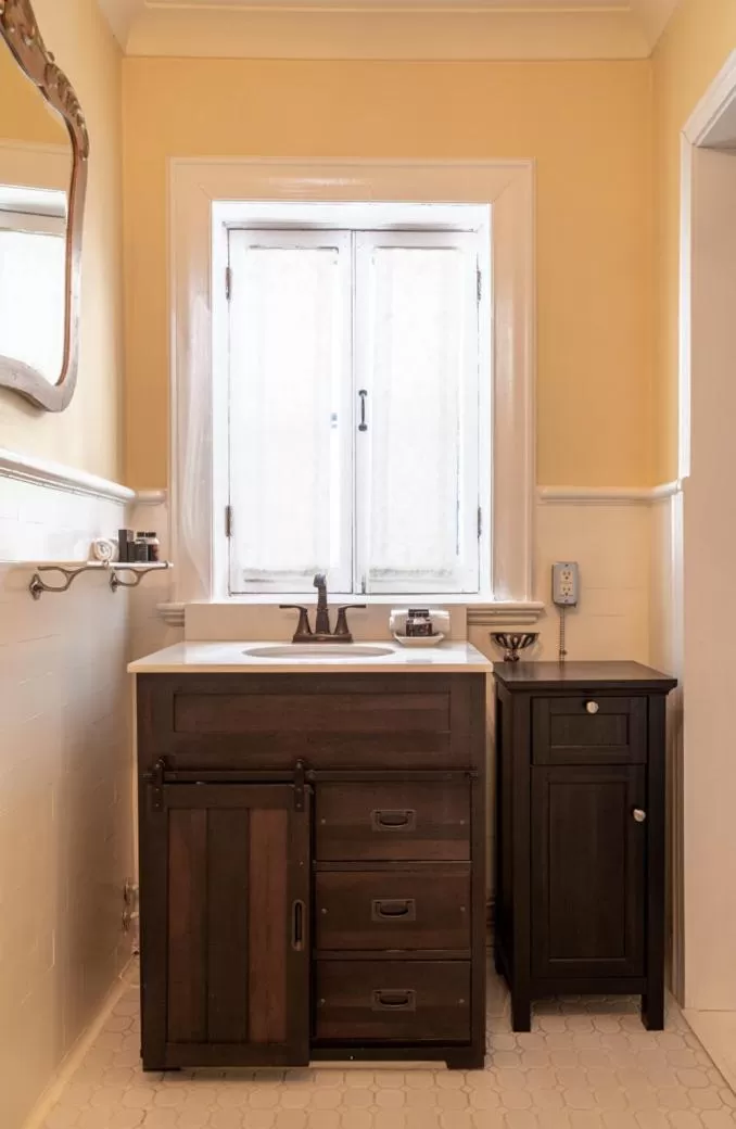 Bathroom in Grey Gables Inn