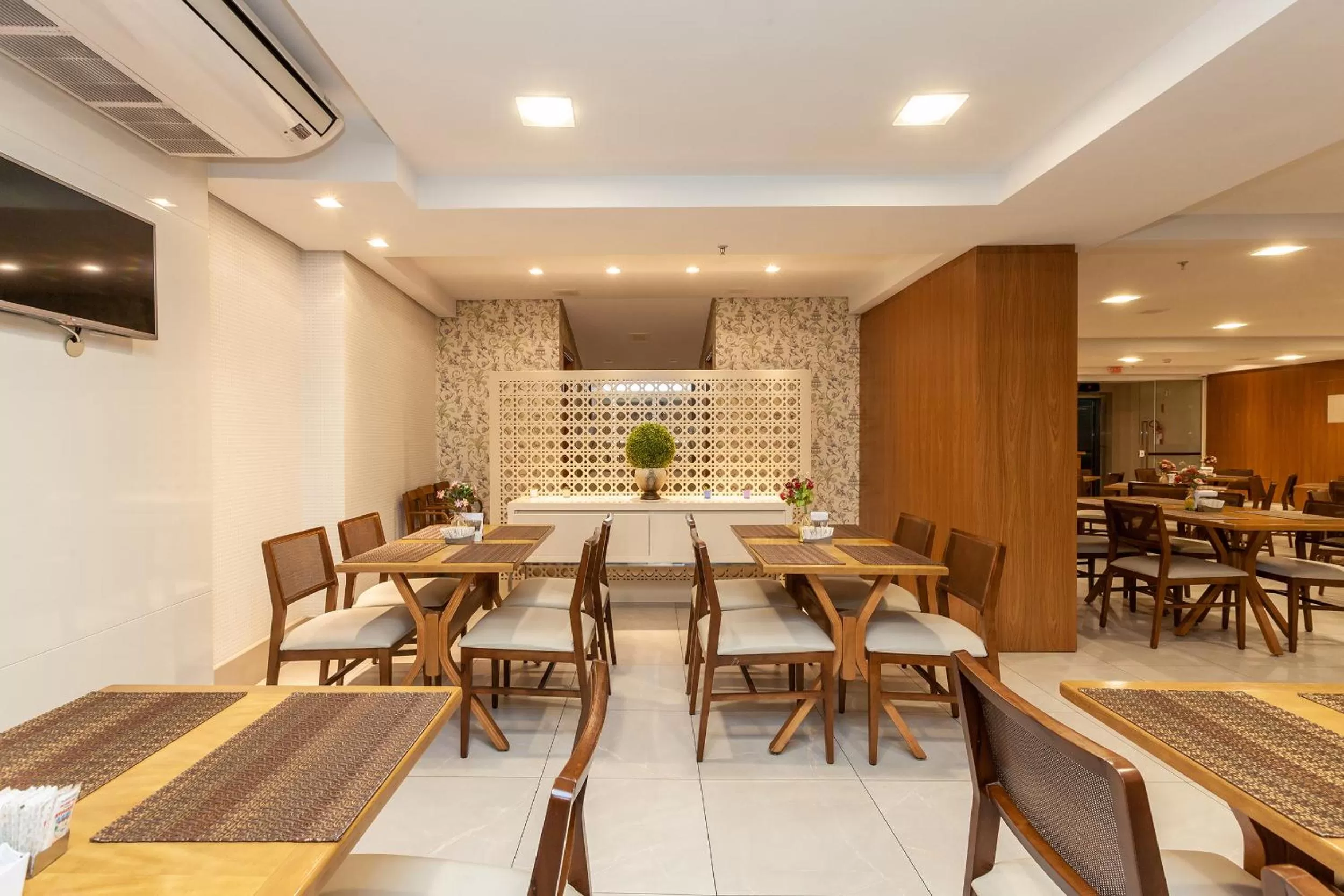 Restaurant/places to eat in Tri Hotel Executive Brusque