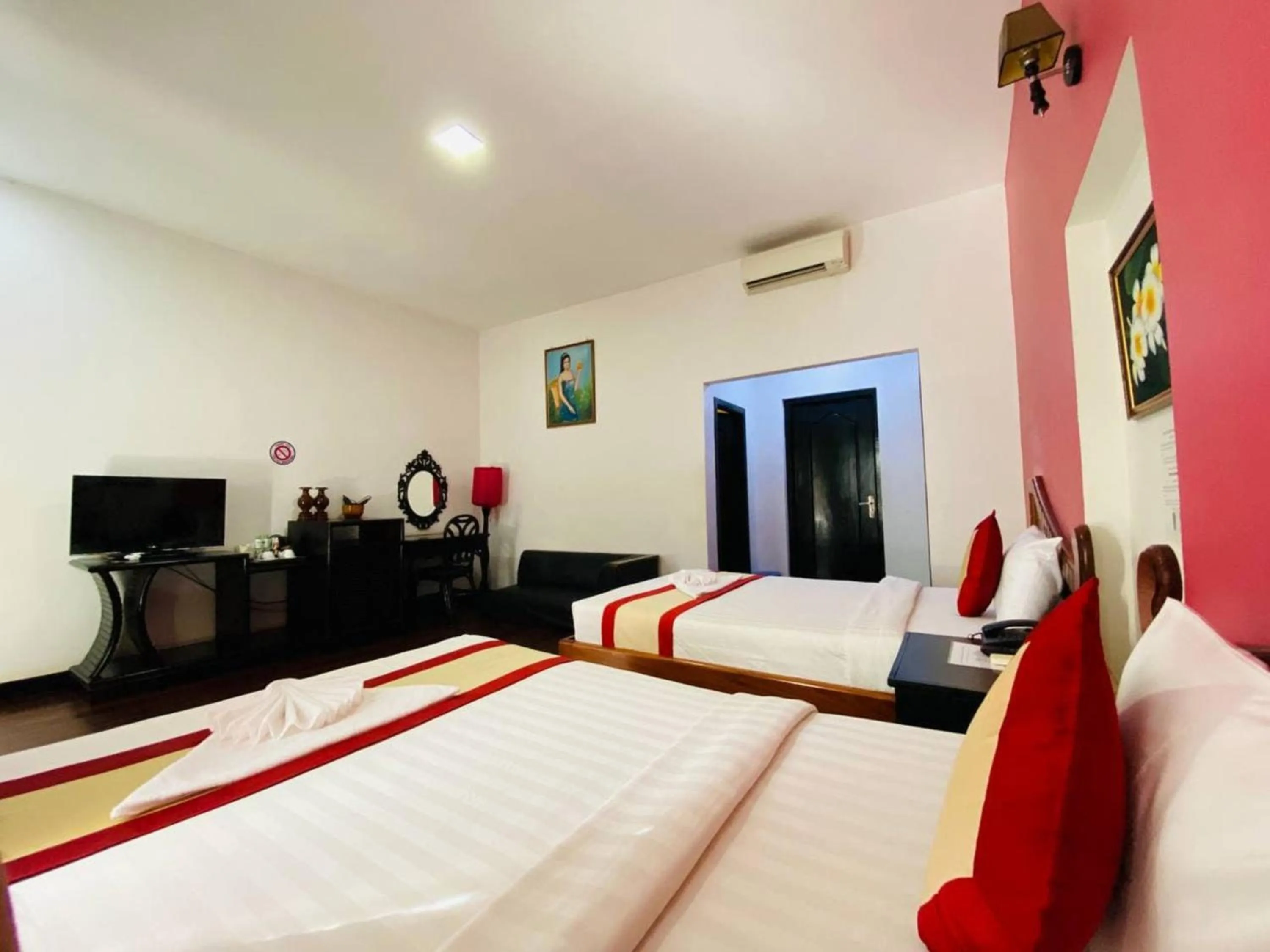 Photo of the whole room, Bed in Vimean Sovannaphoum Resort