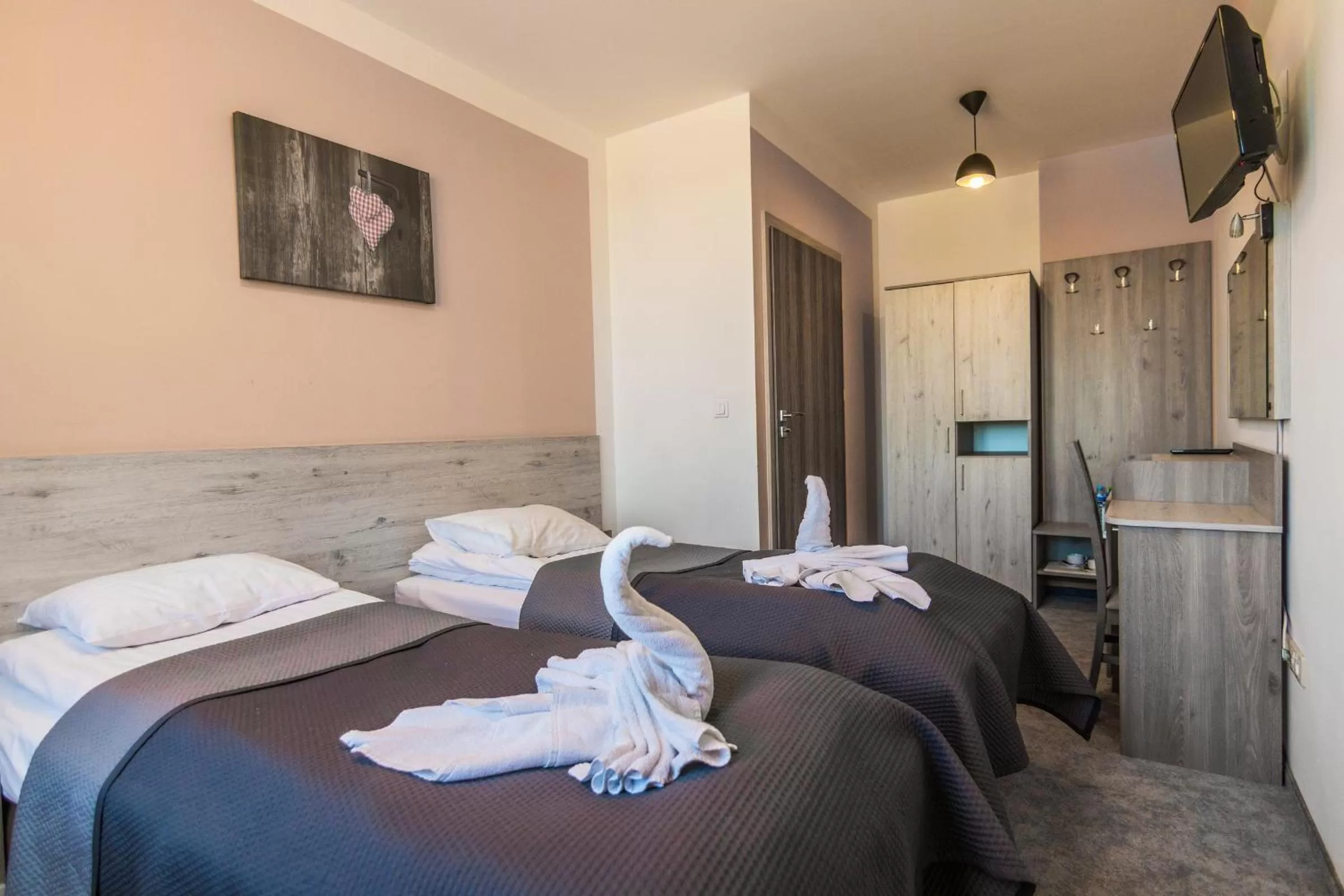 Photo of the whole room, Bed in Resident Rene