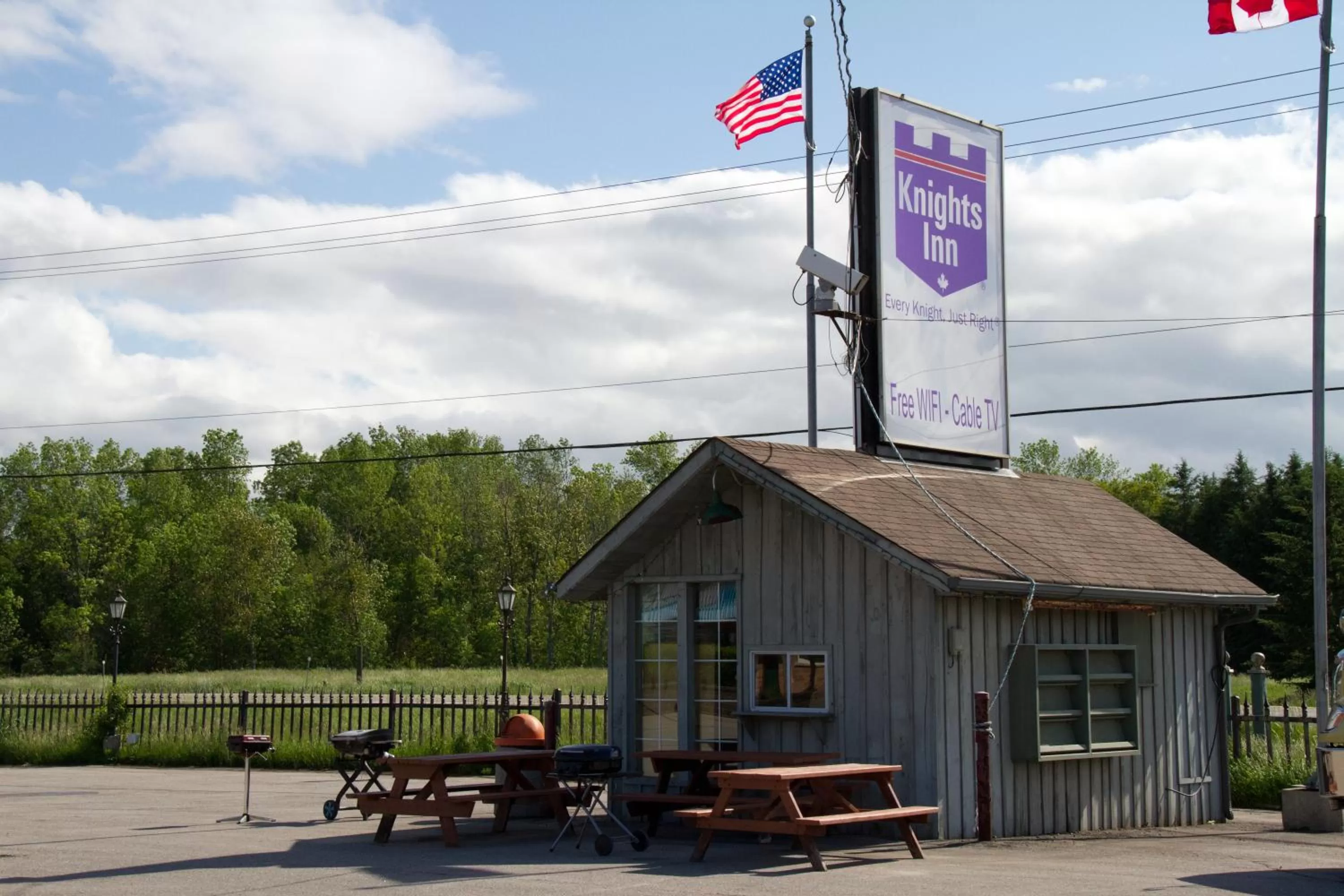 Patio in Knights Inn Lindsay