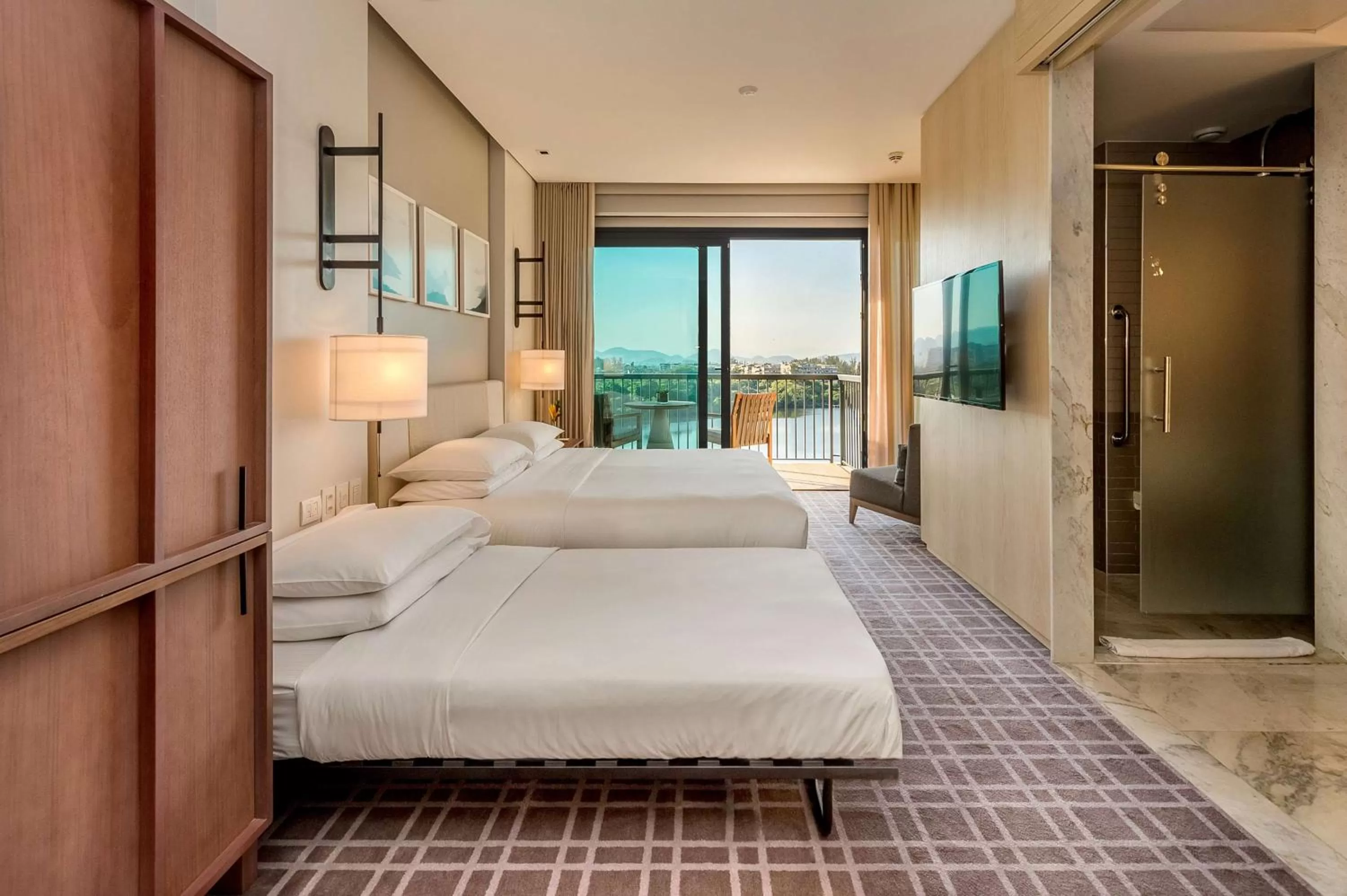 Shower, Bed in Grand Hyatt Rio de Janeiro