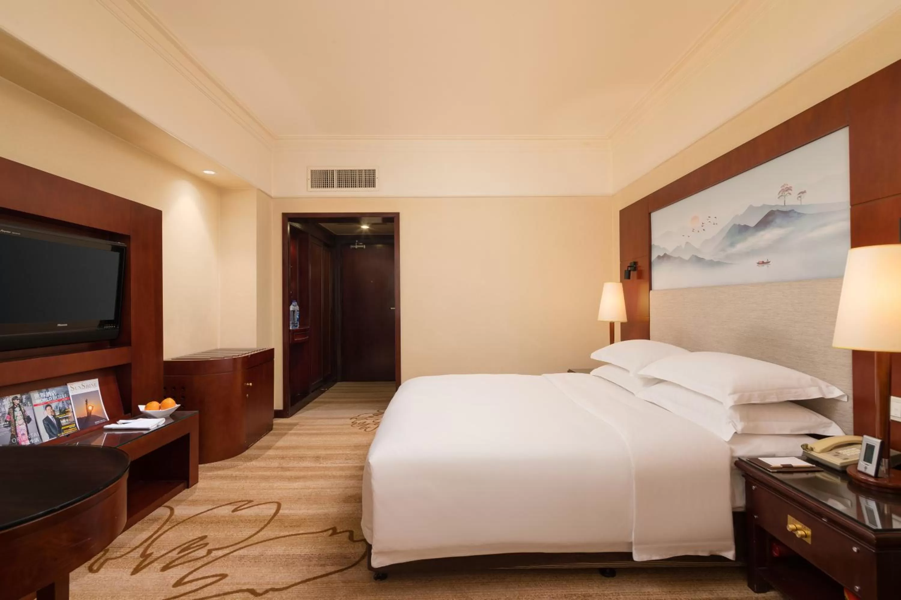 Bed in Shenzhen Sunshine Hotel, Luohu