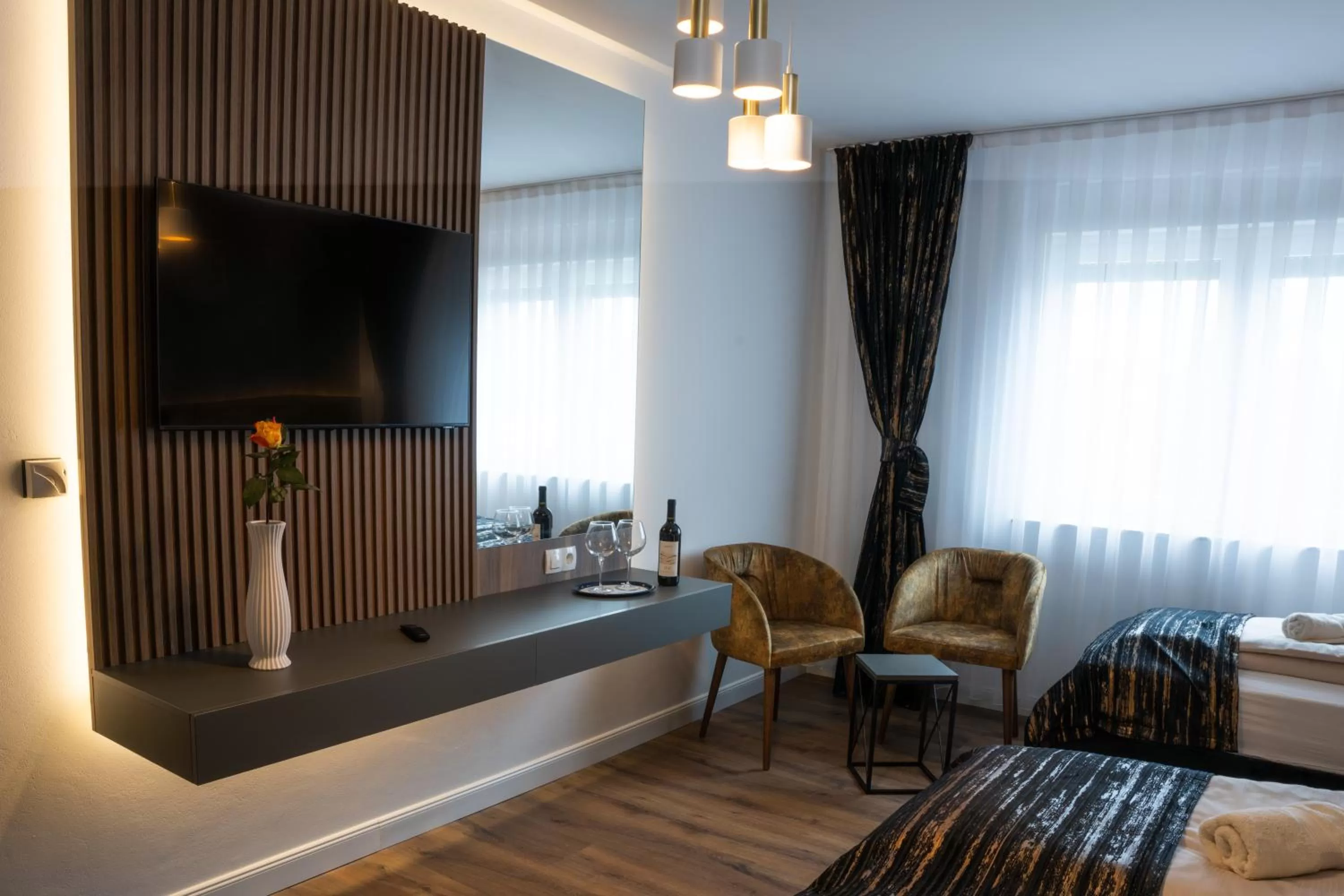 TV/Entertainment Center in Grand Hotel