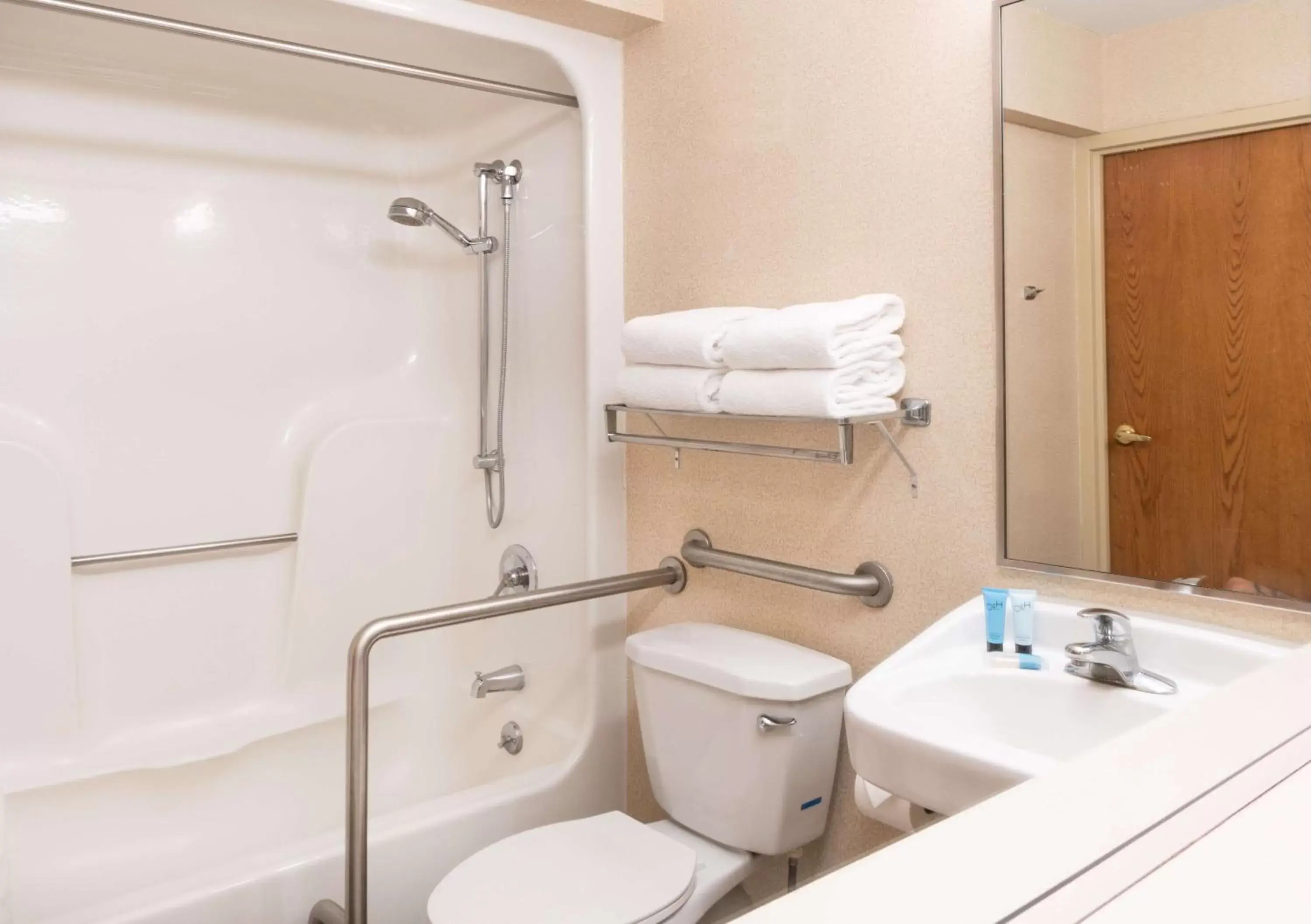 Queen Room with Two Queen Beds and Bath Tub - Disability Access in Aviator Hotel & Suites, BW Signature Collection Queen Room with Two Queen Beds and Bath Tub - Disability Access in Aviator Hotel & Suites, BW Signature Collection