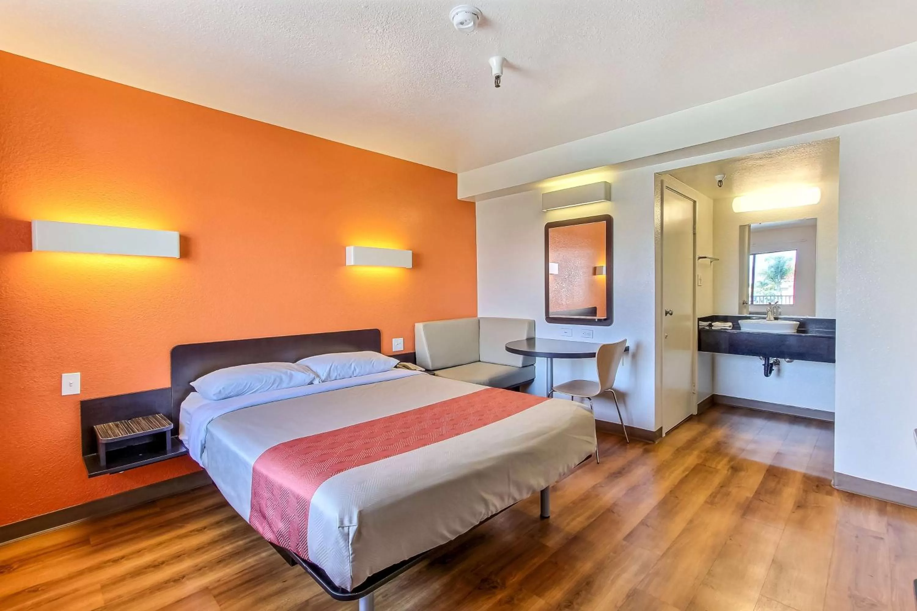 Bedroom, Bed in Motel 6-Watsonville, CA - Monterey Area