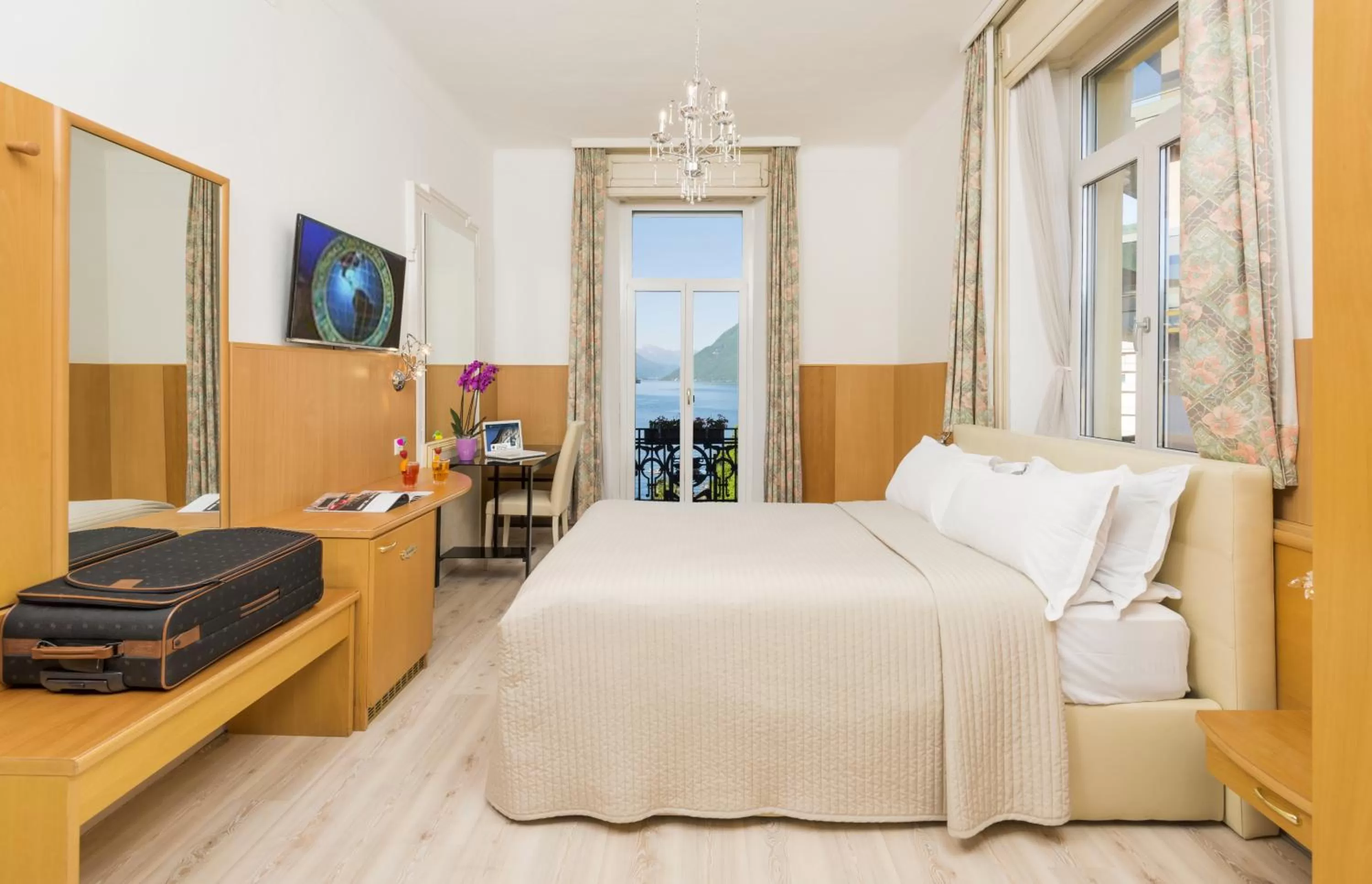 Photo of the whole room, Bed in Hotel Victoria