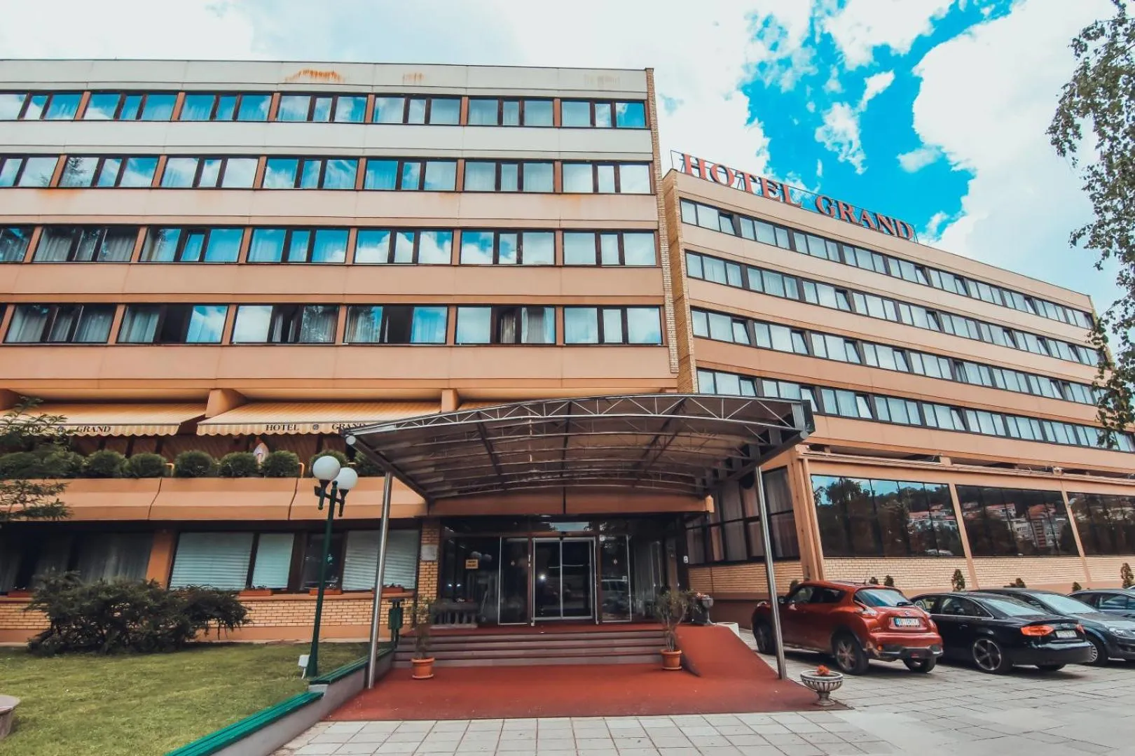 Facade/entrance in Hotel Grand